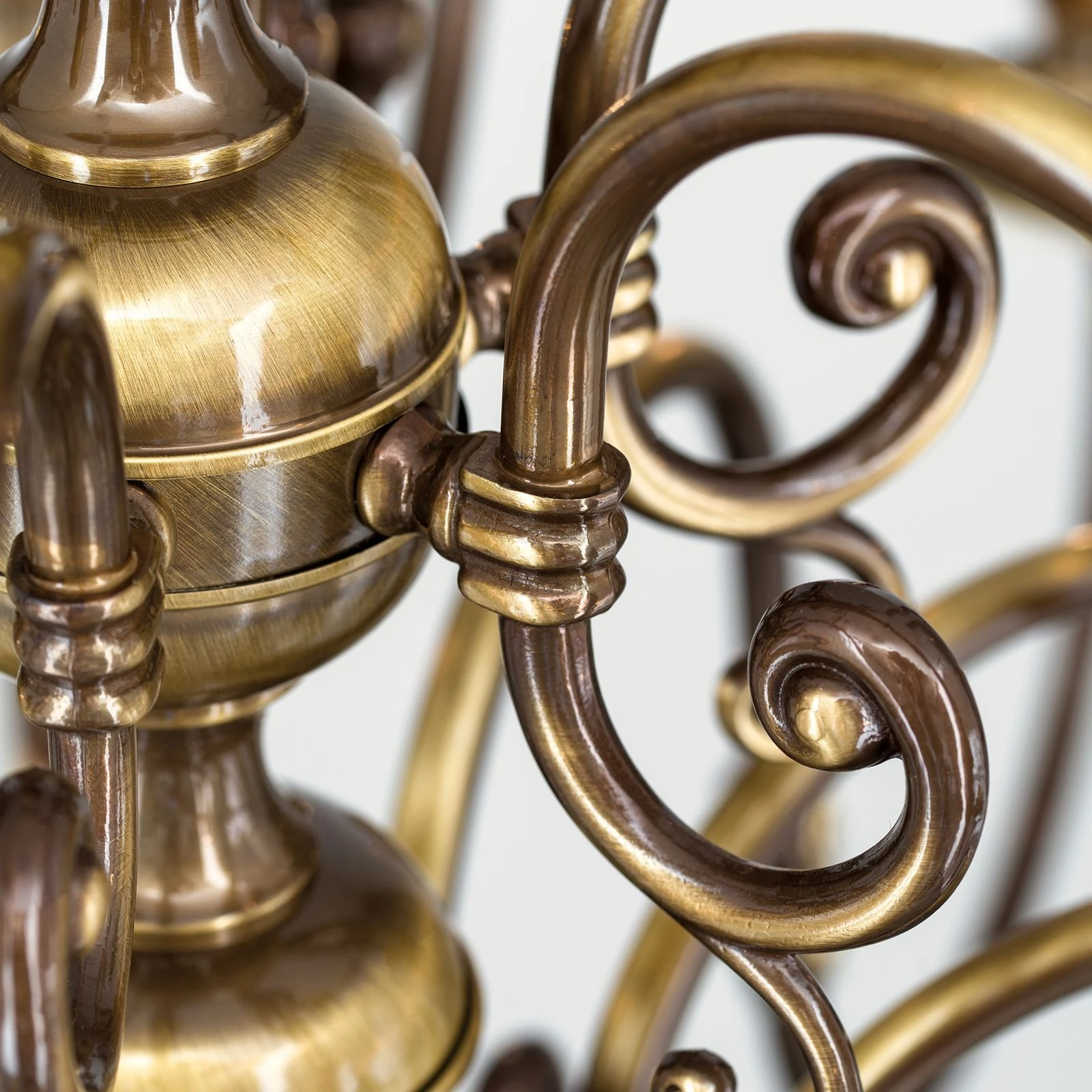 Luster FLÄMISCH, 12+6+3 izvora svetla, patina, sa orlom - 6