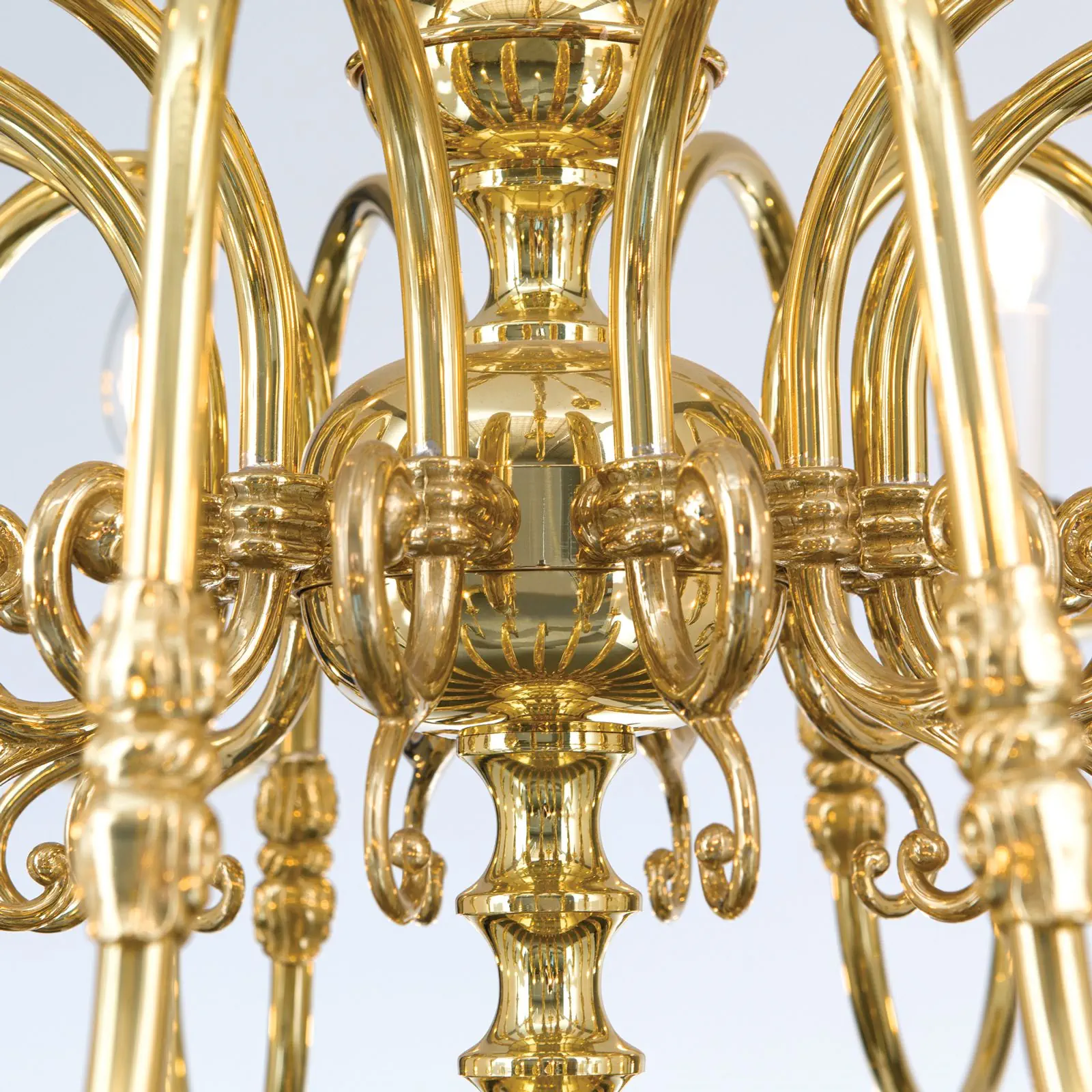 Luster FLÄMISCH, 18+12+6+3 izvora svetla, sjajni mesing, sa orlom - 5