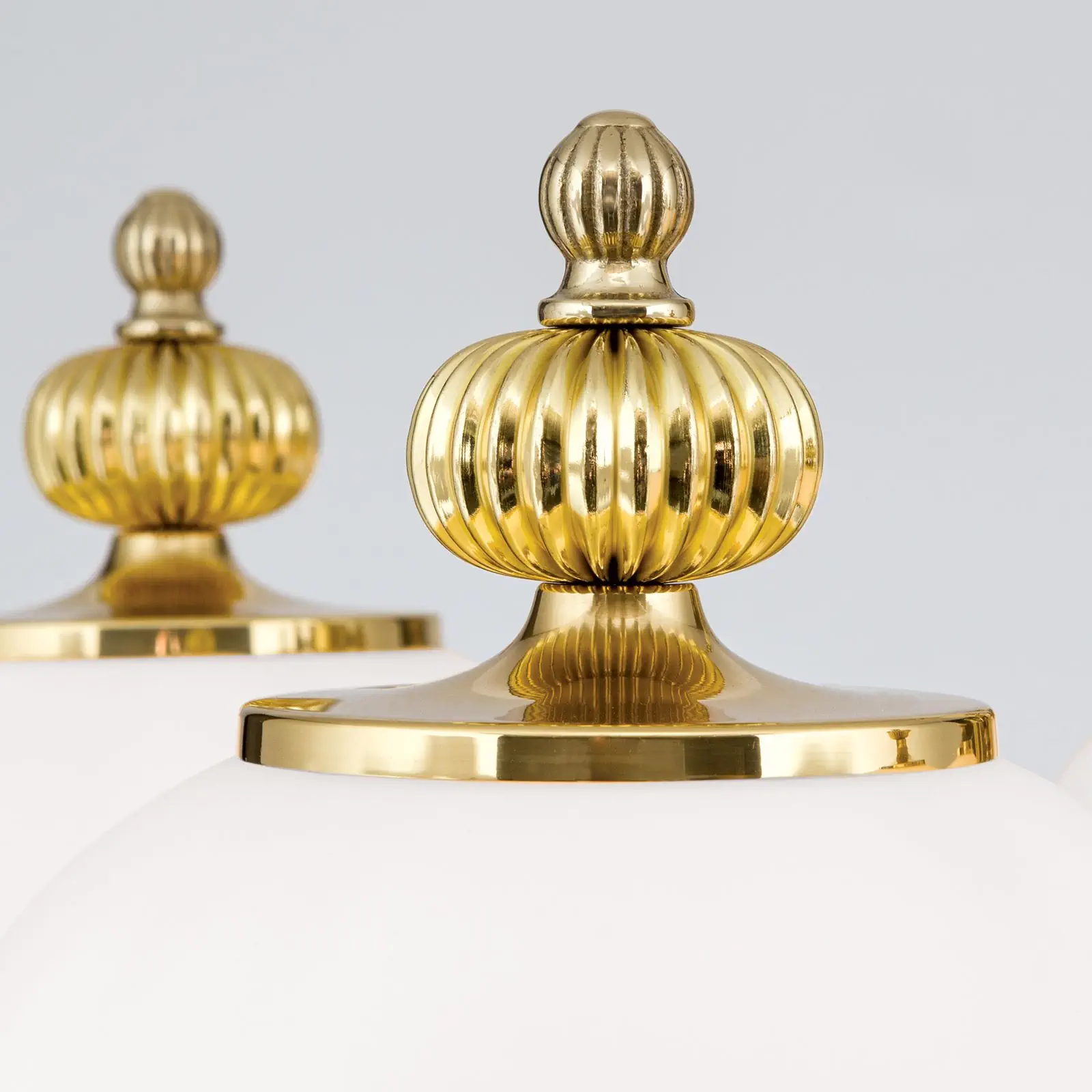 Luster WIENER NOSTALGIE, 5+1 izvora svetla, sjajni mesing, sa opal mat staklom, usmeren nagore - 6