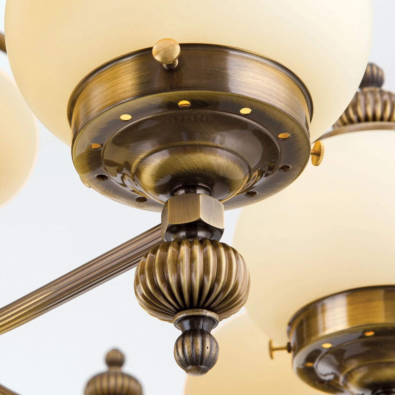 Luster WIENER NOSTALGIE, 10+5+1 izvora svetla, nagore, antik mesing, šampanj mat staklo - 5