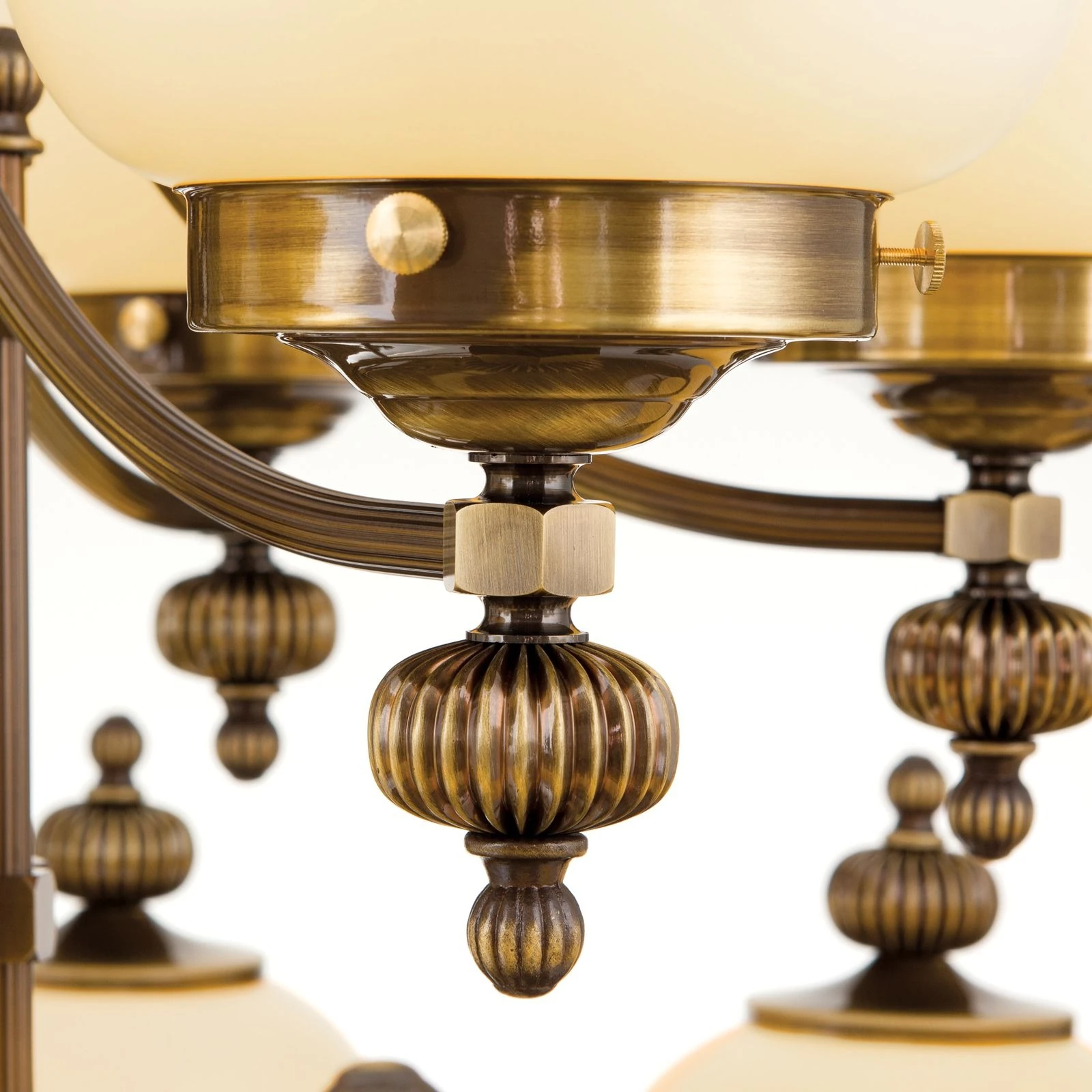 Luster WIENER NOSTALGIE, 12+6+3+1 izvora svetla, nagore, antik mesing, šampanj mat staklo - 6