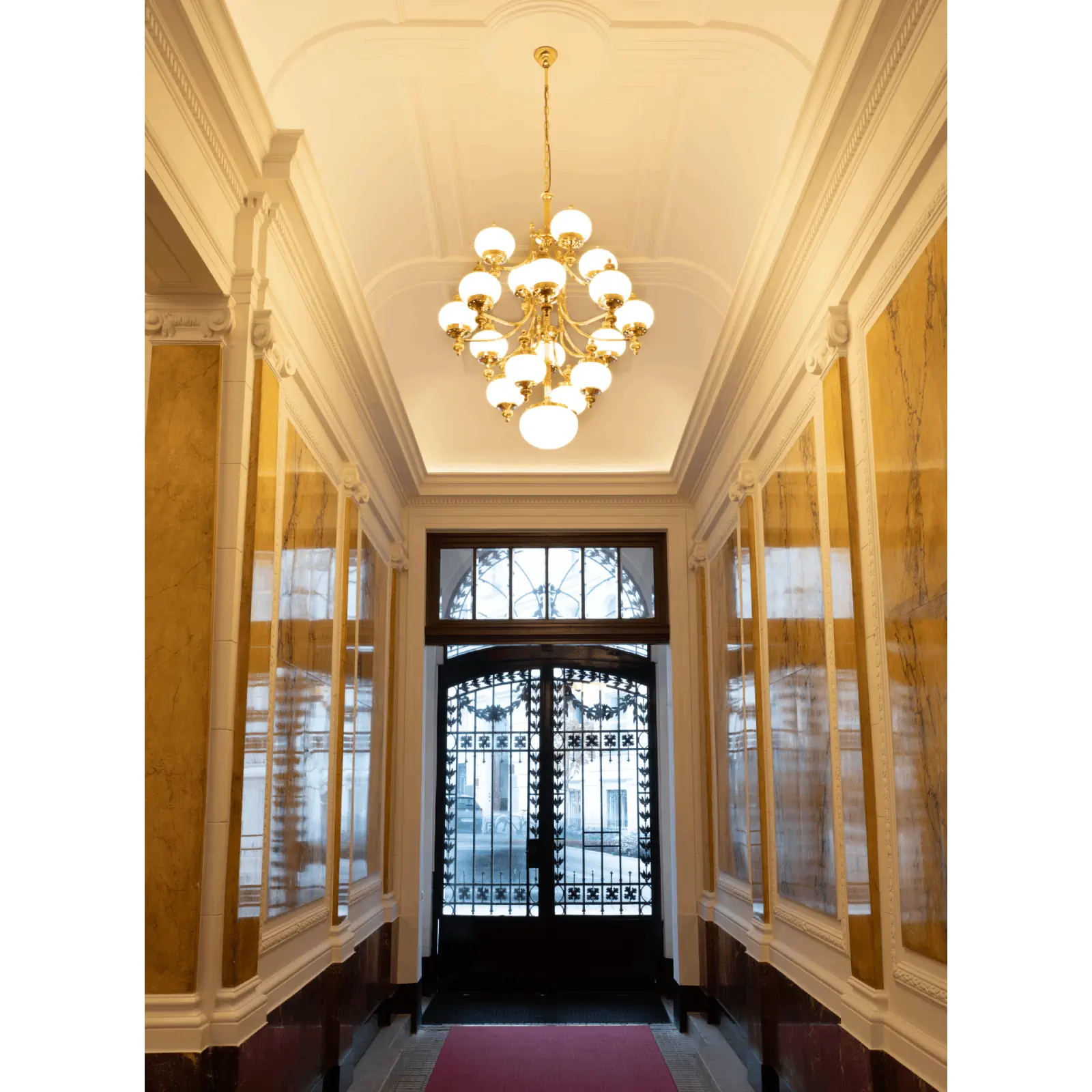 Luster WIENER NOSTALGIE, 17 izvora svetla, sjajni mesing, sa opal mat staklom, usmeren nagore - 9