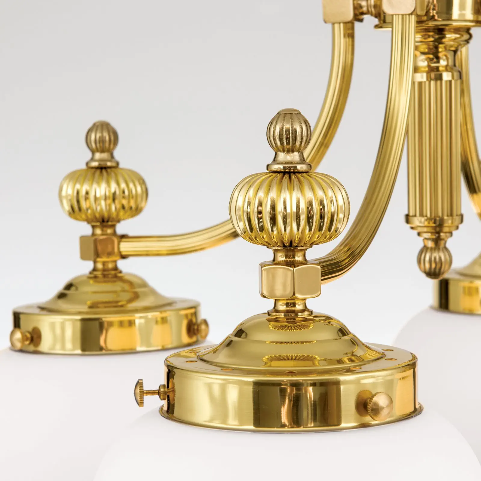 Luster WIENER NOSTALGIE, 4 izvora svetla, sjajni mesing, sa opal mat staklom, usmeren nadole - 6