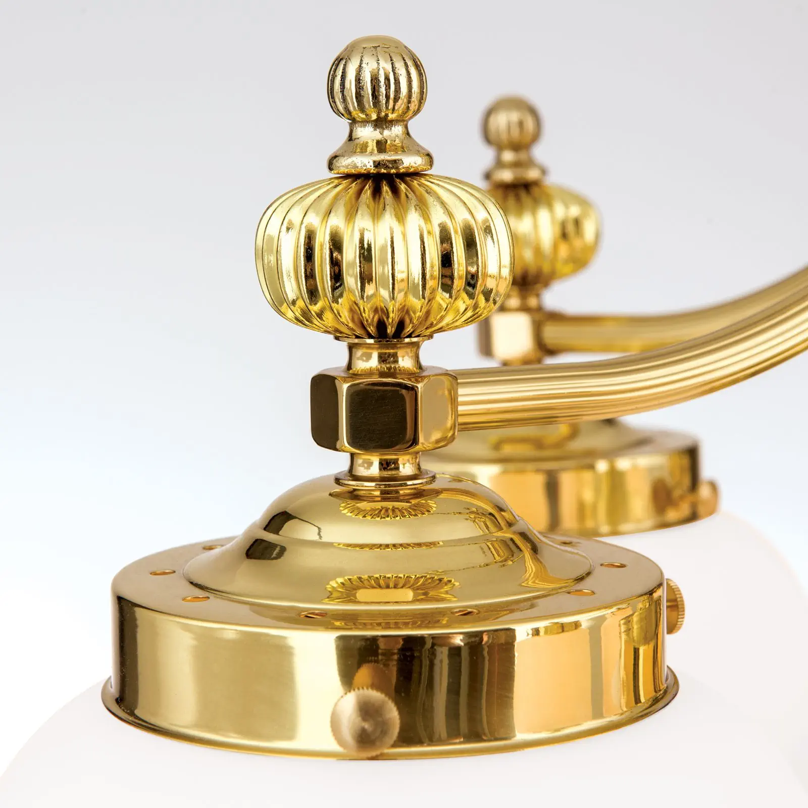 Luster WIENER NOSTALGIE, 5+1 izvora svetla, sjajni mesing, sa opal mat staklom, usmeren nadole - 5