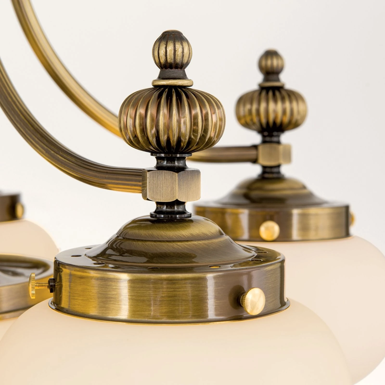 Plafonski luster WIENER NOSTALGIE, 5+1 izvora svetla, antik mesing, šampanj staklo - 5