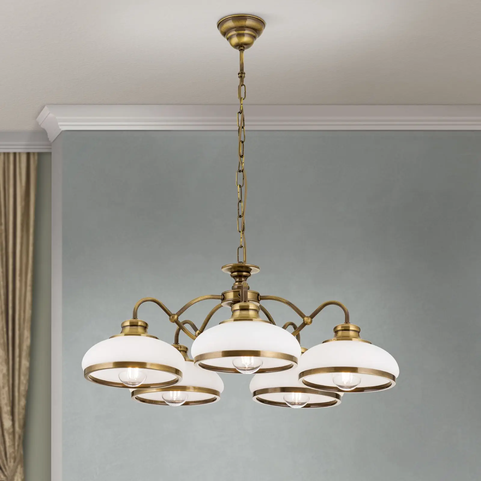 Luster LANDHAUS, 5 izvora svetla, antik mesing sa belim opalnim staklima
