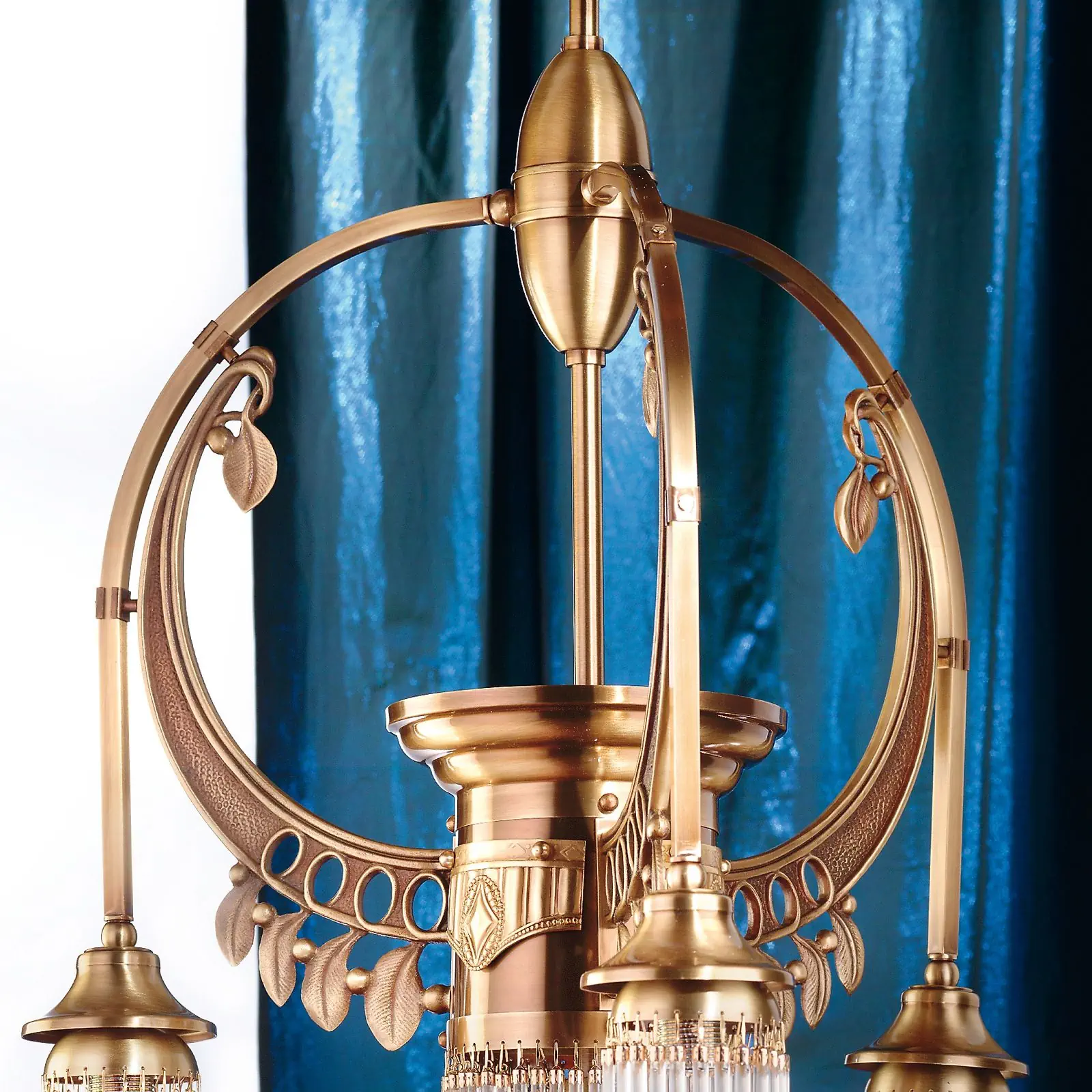 Luster ADELE, 4 izvora svetla, stari mesing, sa staklenim štapićima - 3