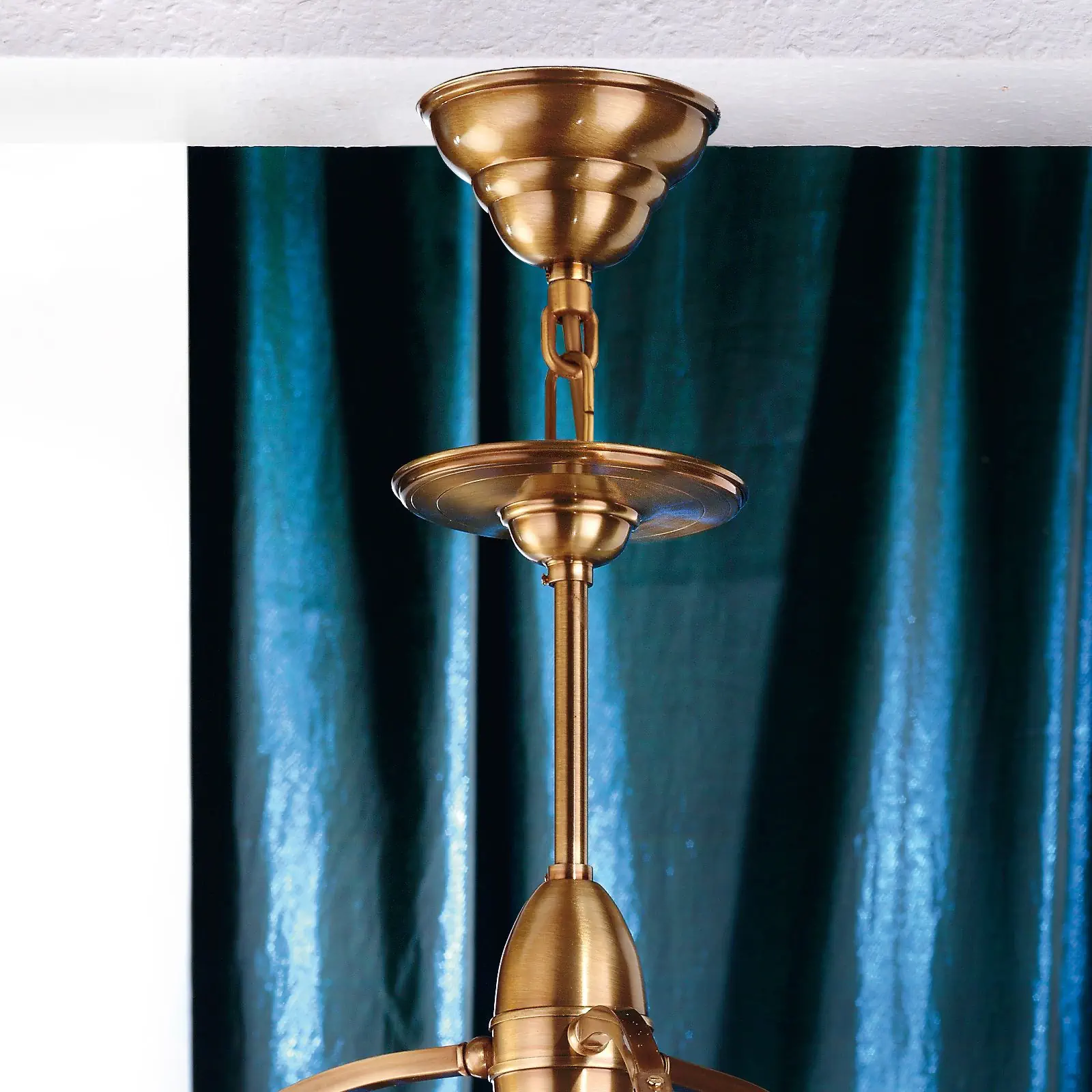 Luster ADELE, 4 izvora svetla, stari mesing, sa staklenim štapićima - 4