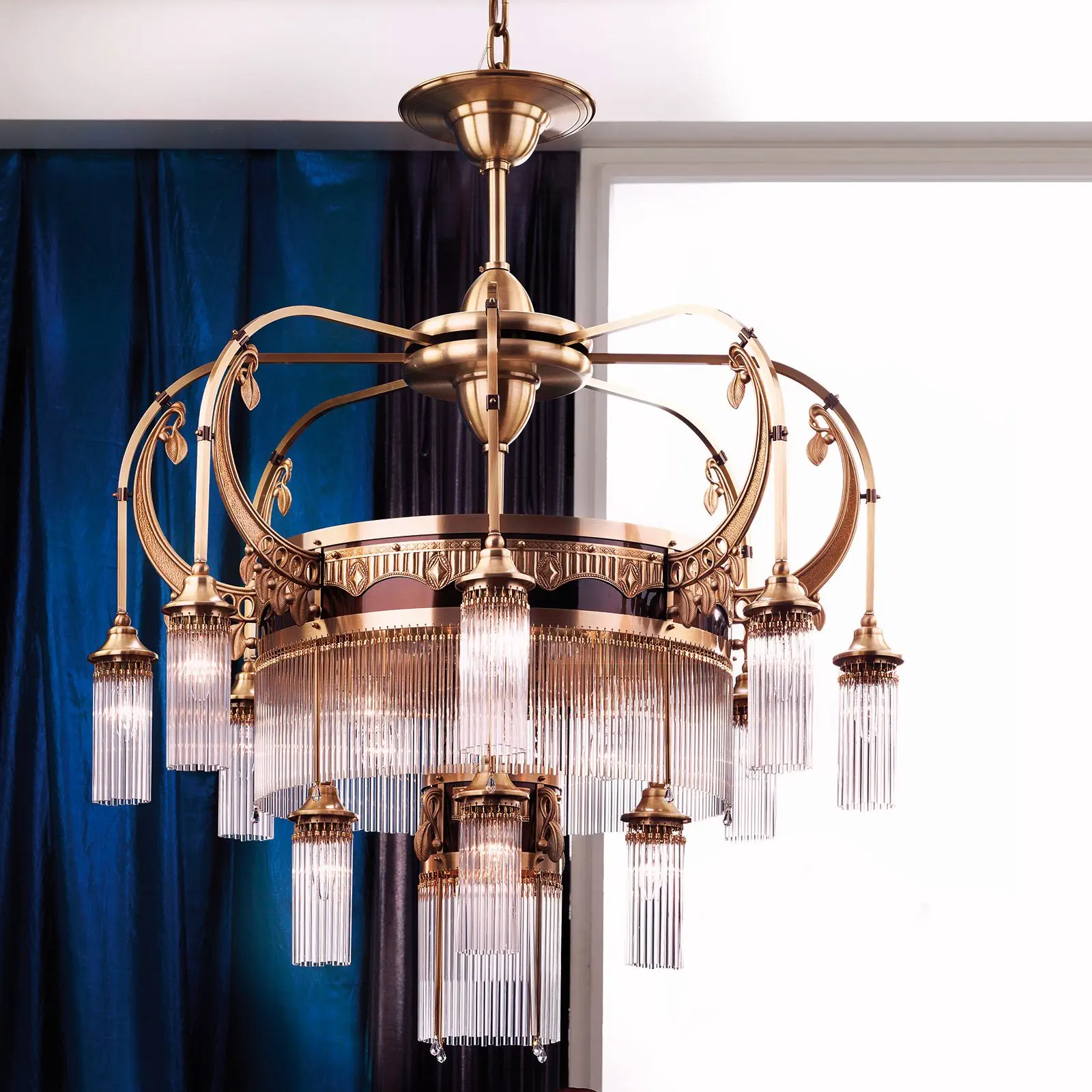 Luster ADELE, 13 izvora svetla, starinski mesing, sa staklenim štapićima