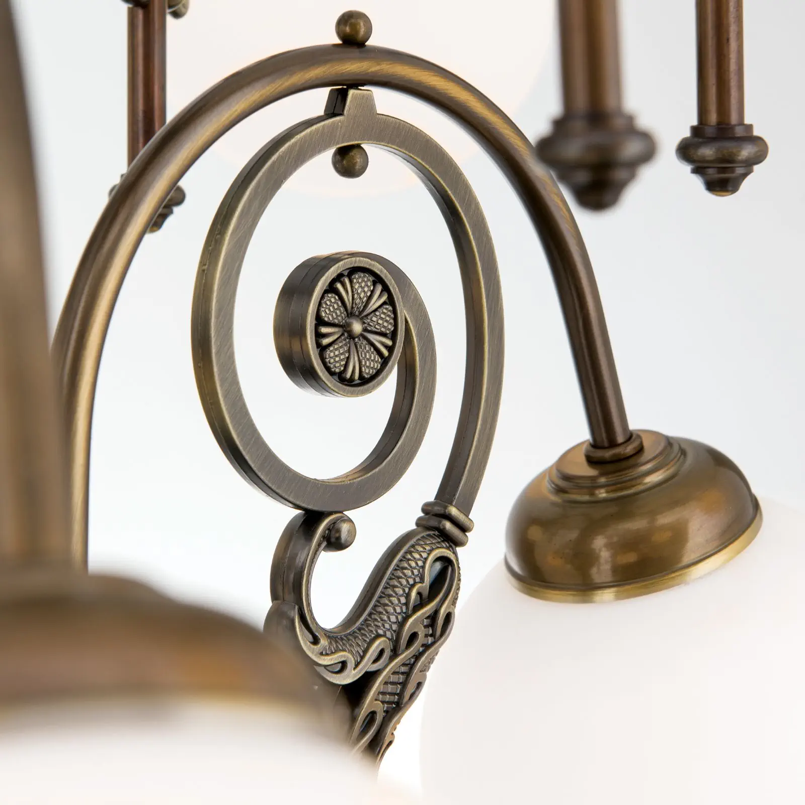 Luster RINGSTRASSE, 9 izvora svetla, antik mesing sa opalnim staklima - 5