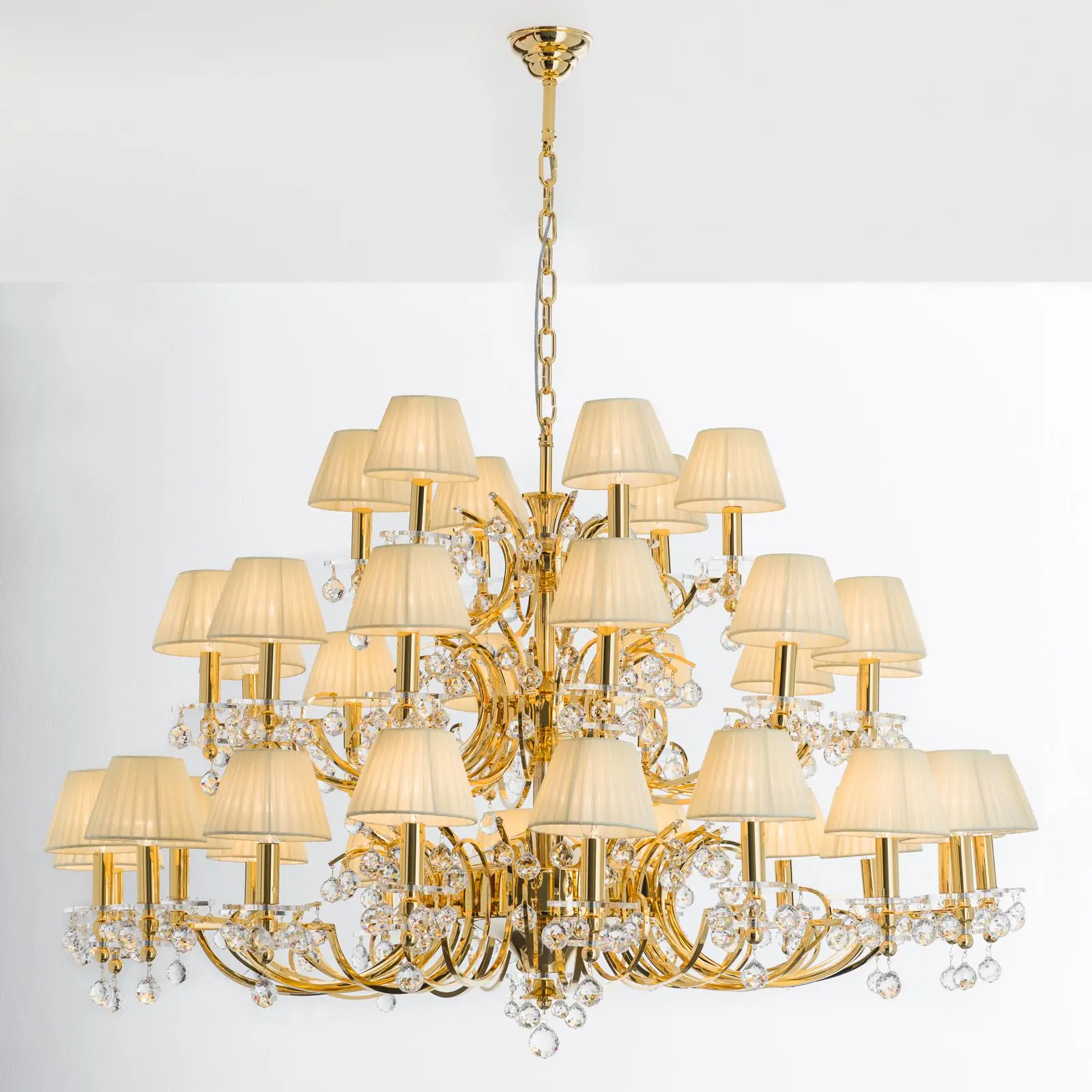 Luster KRISTALLDESIGN, 36 izvora svetla, zlatni sa šampanj tekstilnim abažurima - 4
