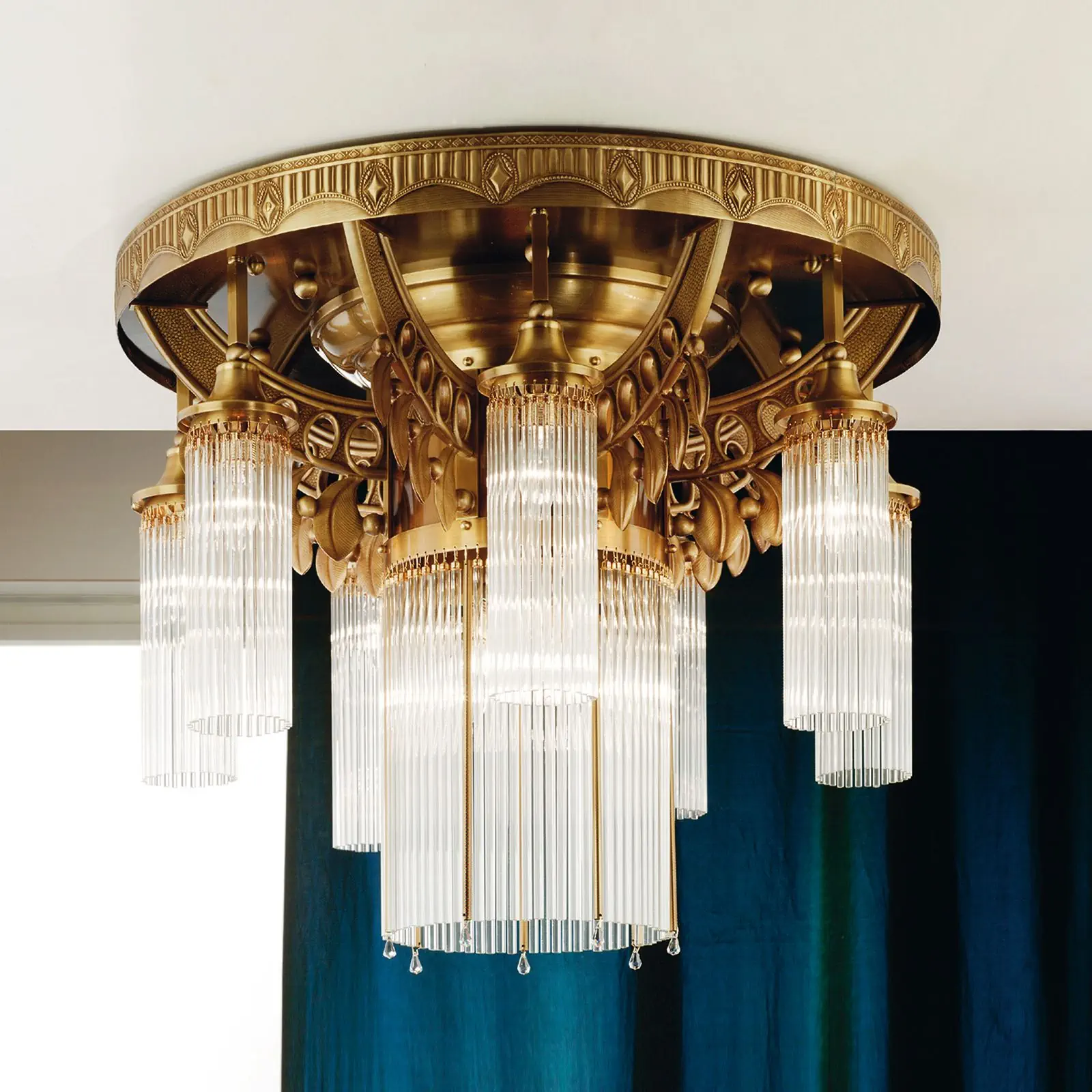 Plafonski luster ADELE, sa 8 izvora svetla, antik mesing, sa staklenim šipkama