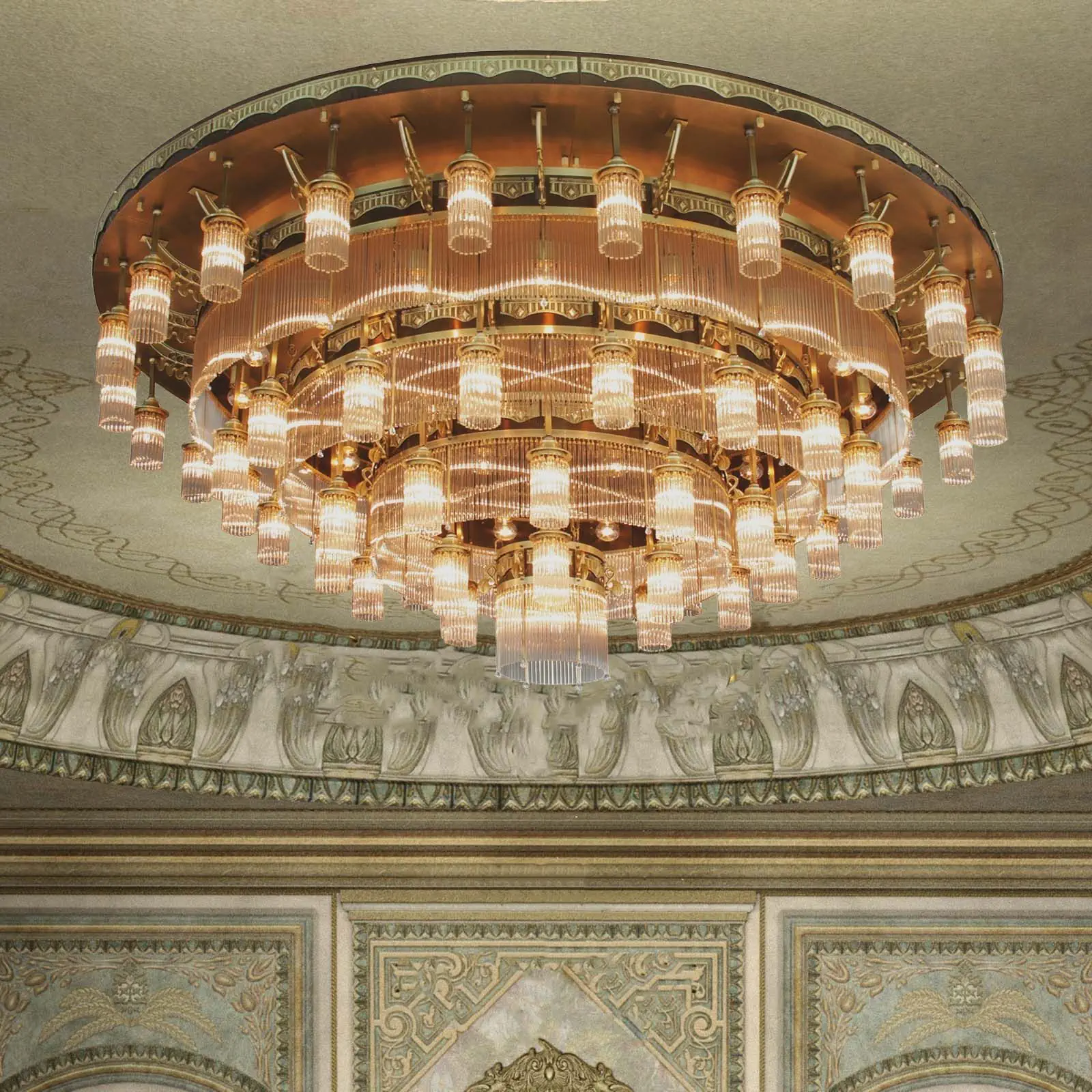 Plafonski luster ADELE, sa 61 izvorom svetla, antik mesing, sa staklenim šipkama