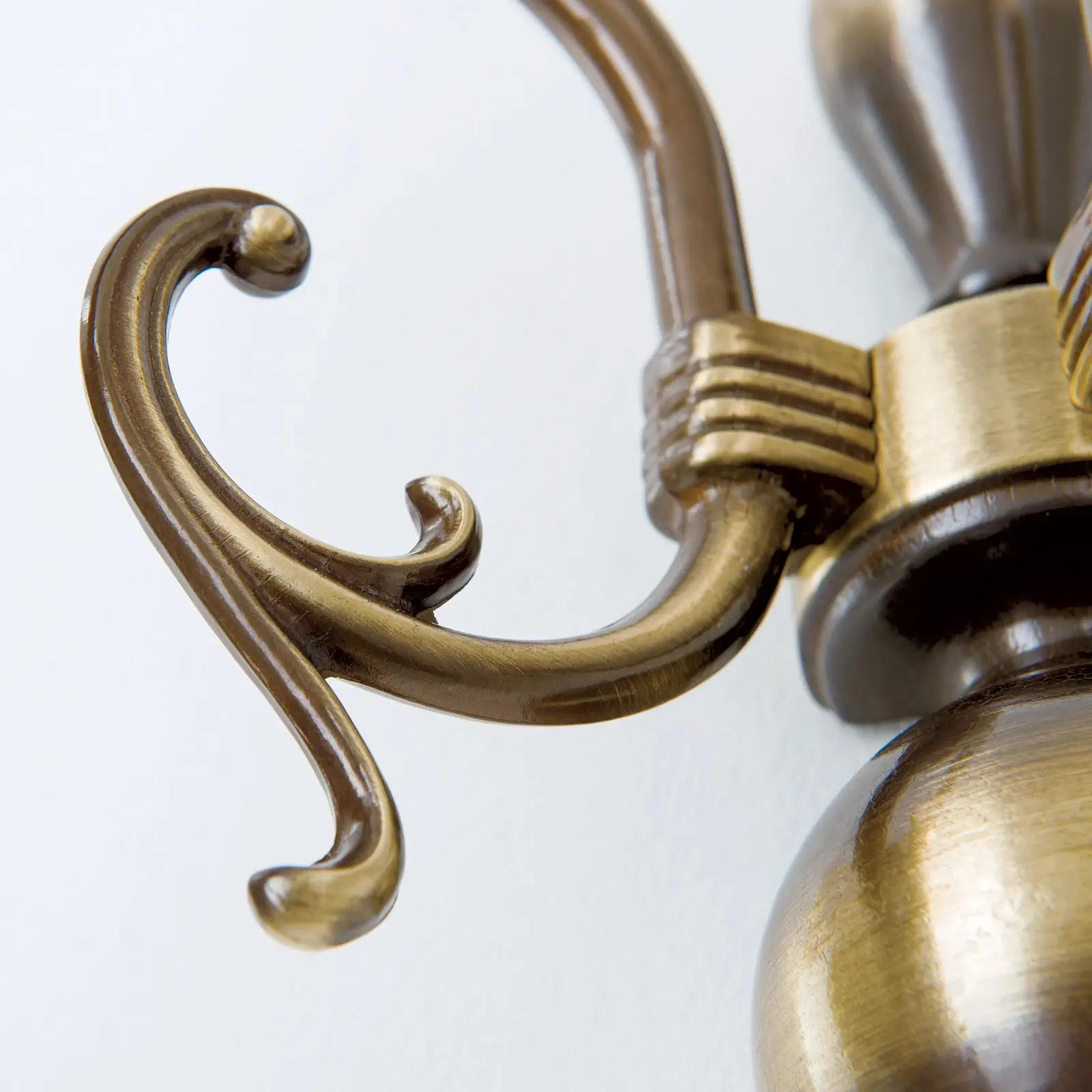 Zidna lampa FLÄMISCH, sa dva izvora svetla, patina - 5