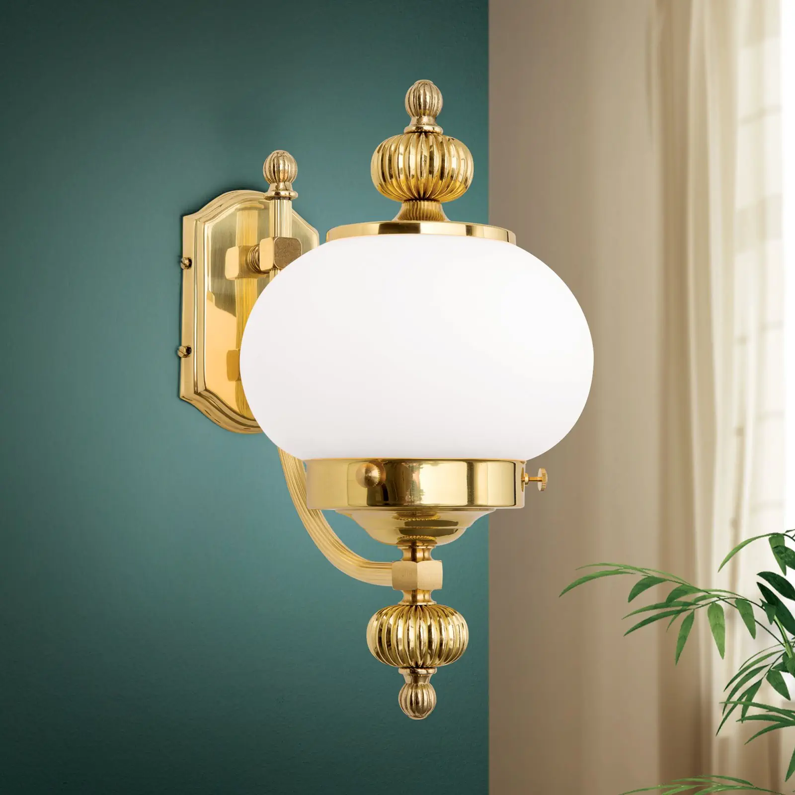 Zidna lampa WIENER NOSTALGIE, 1 izvor svetla, sjajni mesing, sa opal mat staklom, usmerena nagore - 2