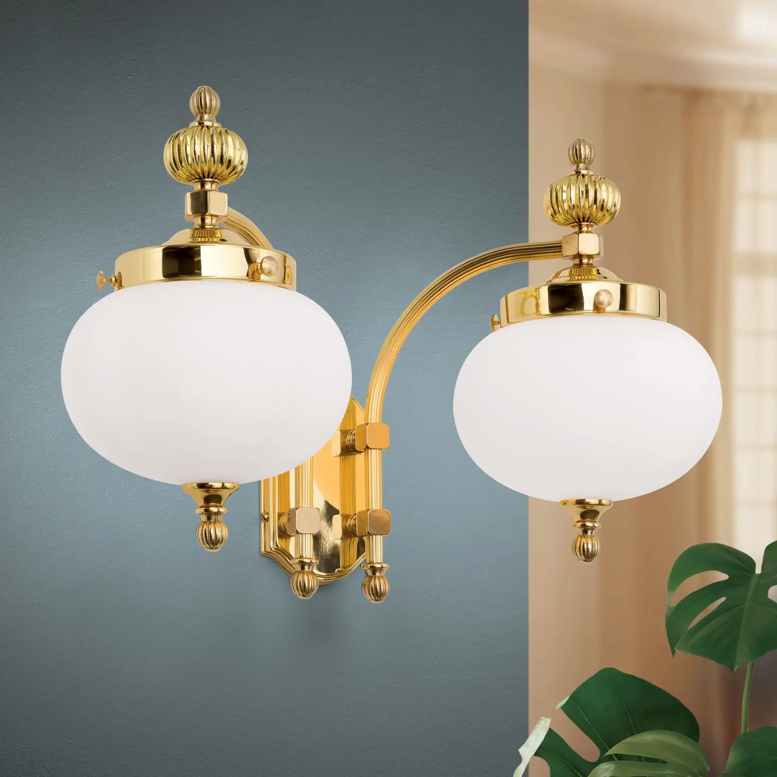 Zidna lampa WIENER NOSTALGIE, 2 izvora svetla, sjajni mesing, sa opal mat staklom, usmerena nadole - 2