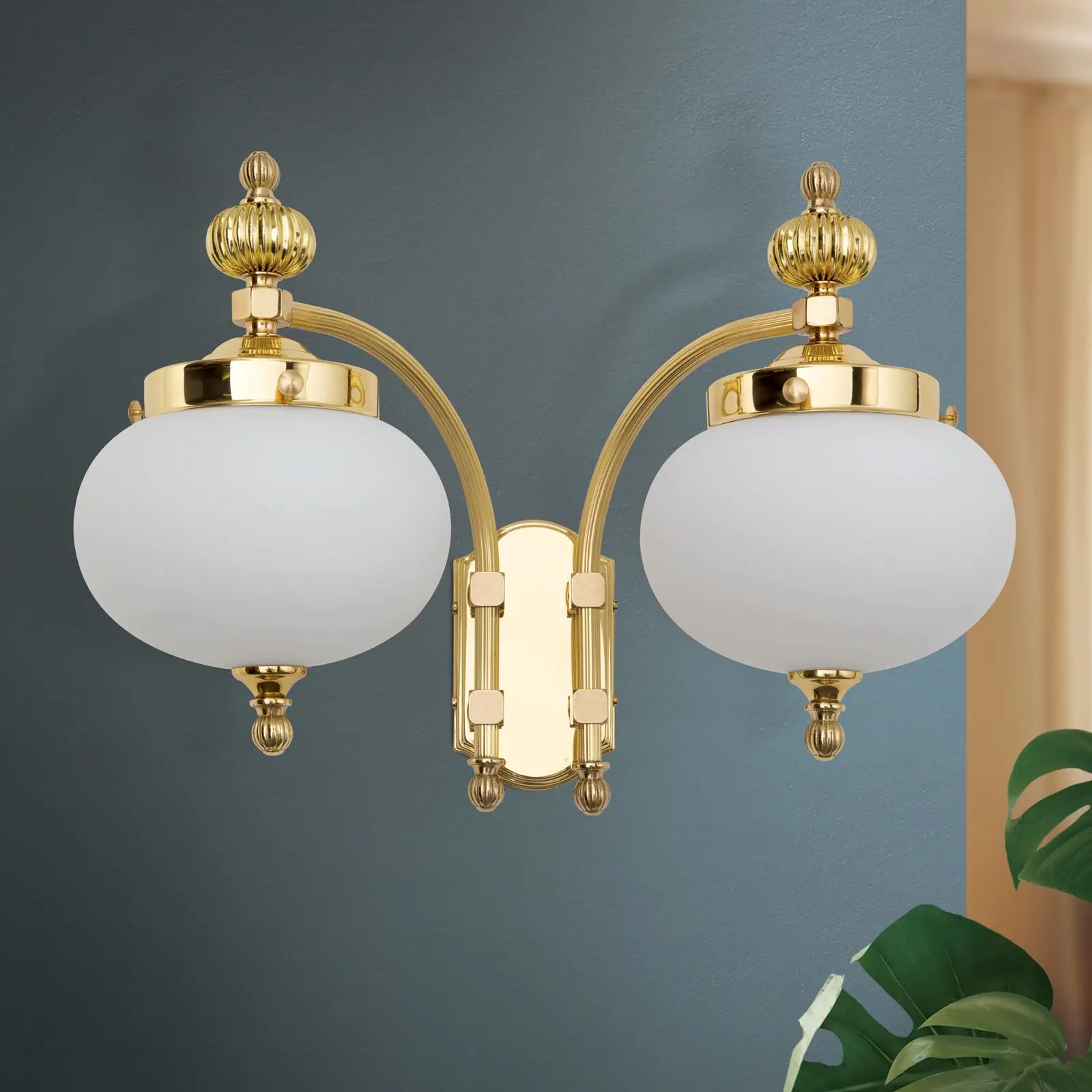 Zidna lampa WIENER NOSTALGIE, 2 izvora svetla, sjajni mesing, sa opal mat staklom, usmerena nadole - 3