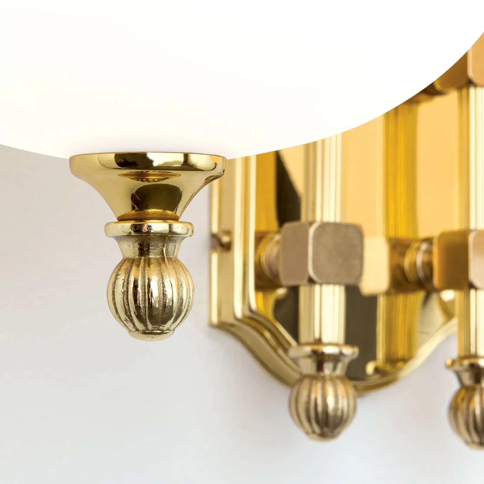 Zidna lampa WIENER NOSTALGIE, 2 izvora svetla, sjajni mesing, sa opal mat staklom, usmerena nadole - 6