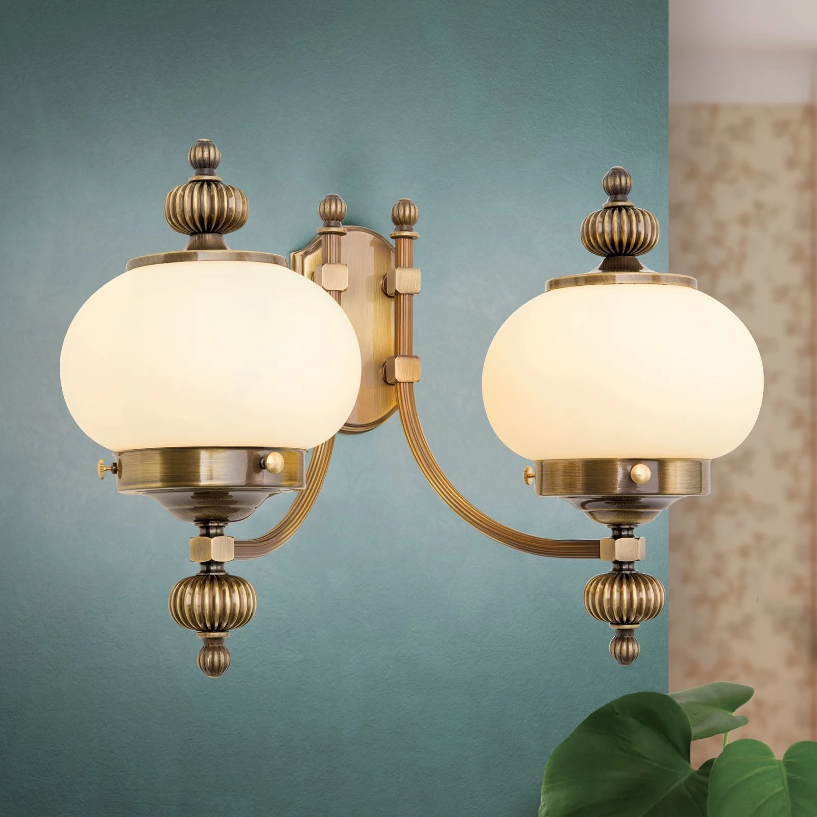 Zidna lampa WIENER NOSTALGIE, 2 izvora svetla, nagore, antik mesing, šampanj staklo - 2