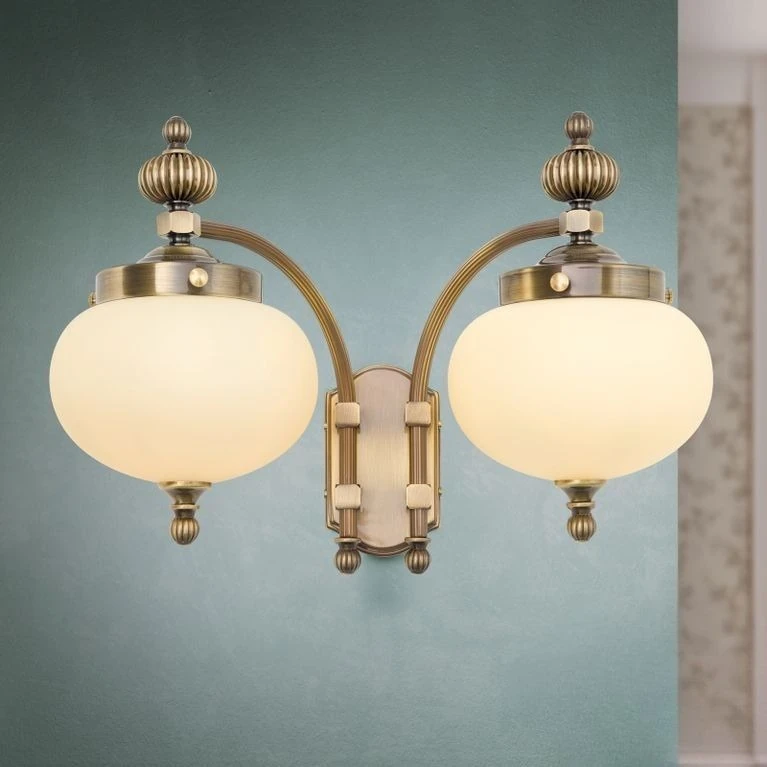 Zidna lampa WIENER NOSTALGIE, 2 izvora svetla, nadole, antik mesing, šampanj staklo - 1