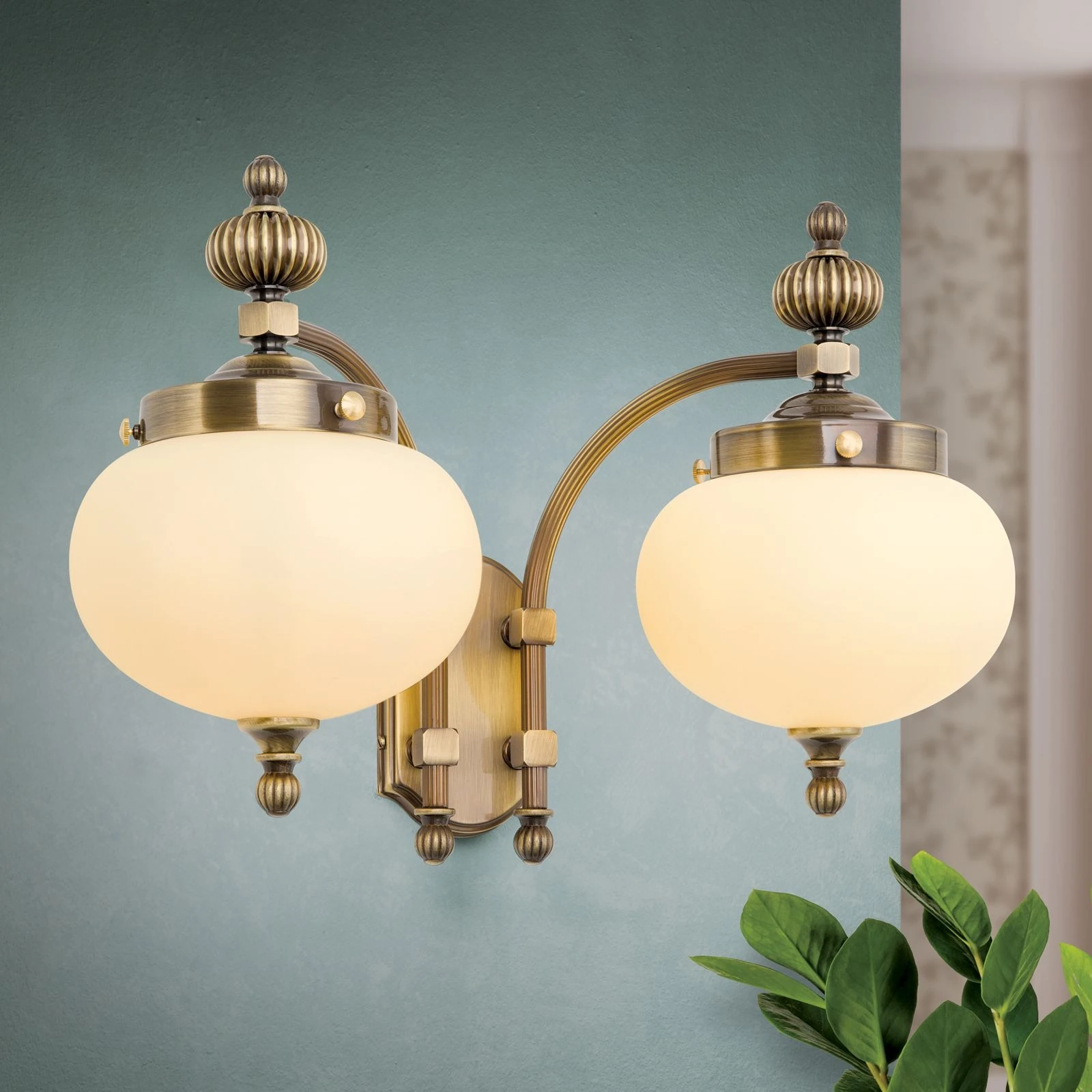 Zidna lampa WIENER NOSTALGIE, 2 izvora svetla, nadole, antik mesing, šampanj staklo - 2