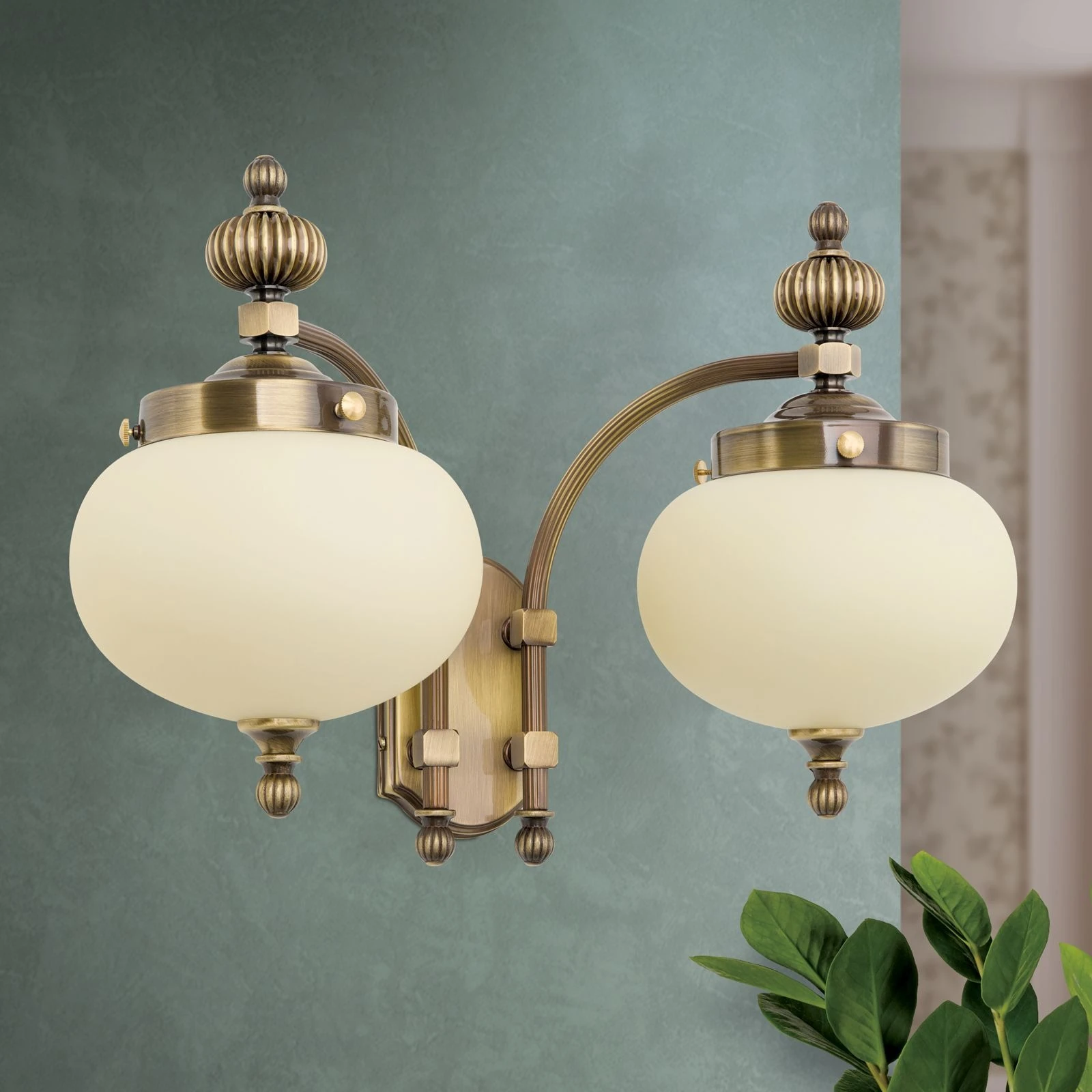 Zidna lampa WIENER NOSTALGIE, 2 izvora svetla, nadole, antik mesing, šampanj staklo - 3