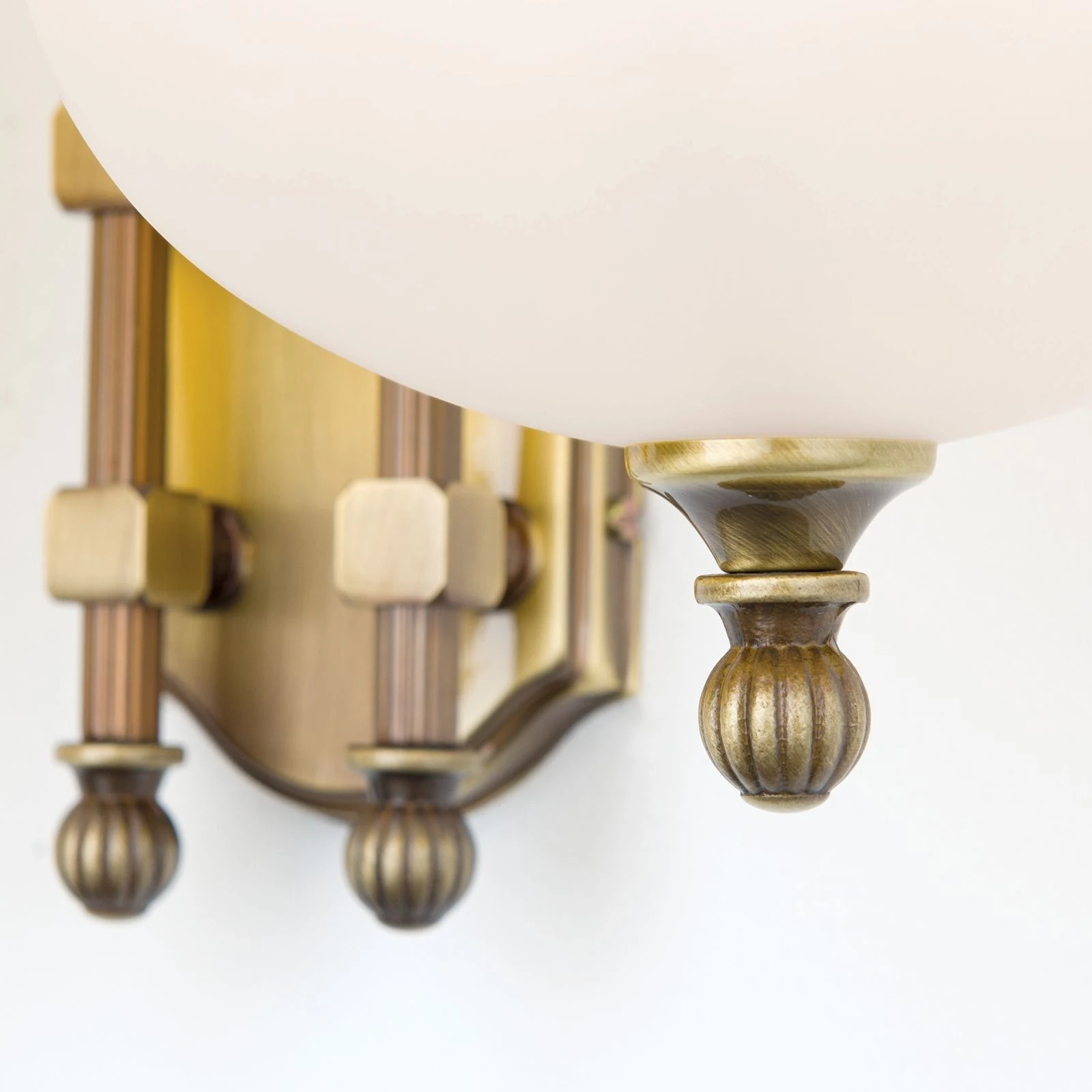 Zidna lampa WIENER NOSTALGIE, 2 izvora svetla, nadole, antik mesing, šampanj staklo - 6