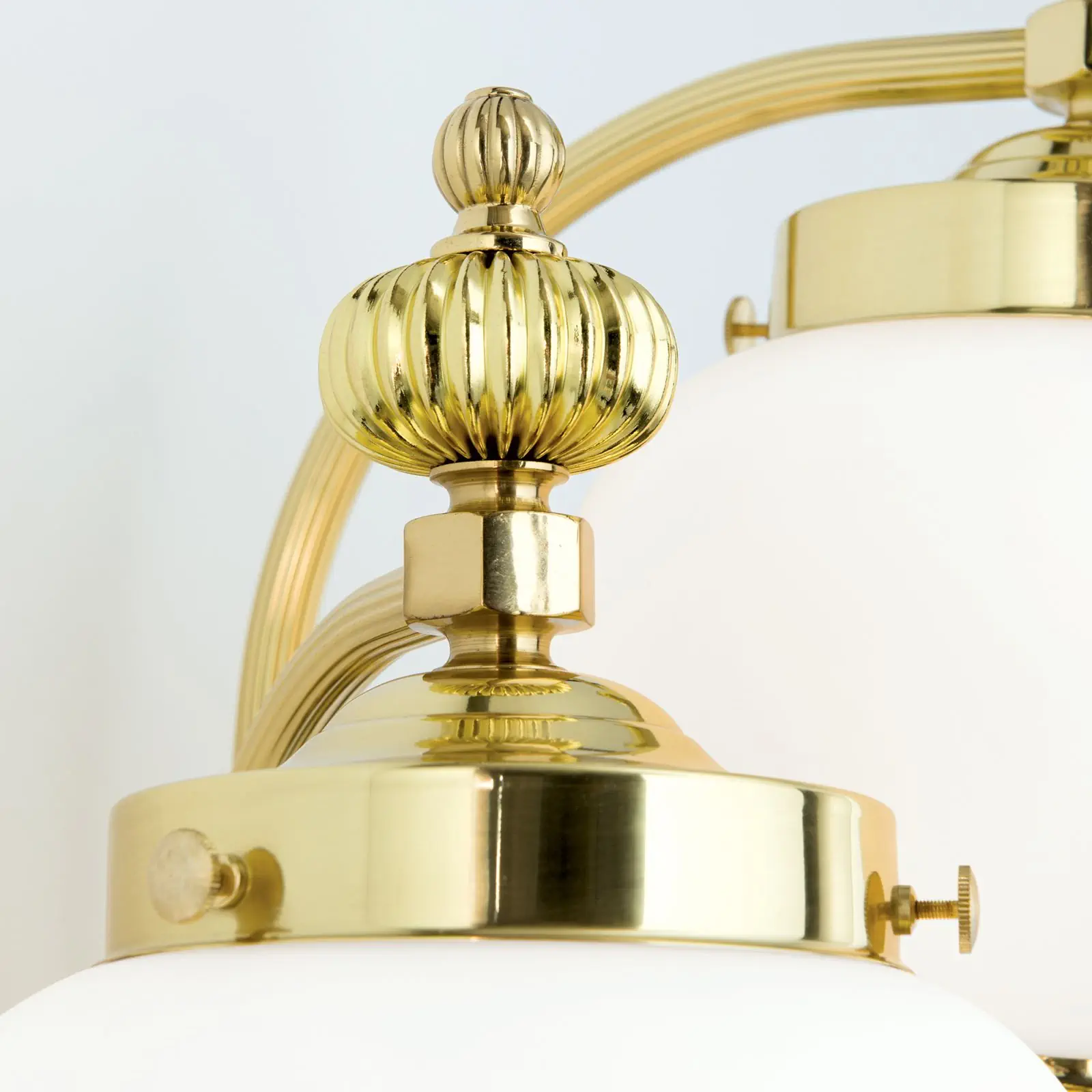 Zidna lampa WIENER NOSTALGIE, 3 izvora svetla, sjajni mesing, sa opal mat staklom, usmerena nadole - 5