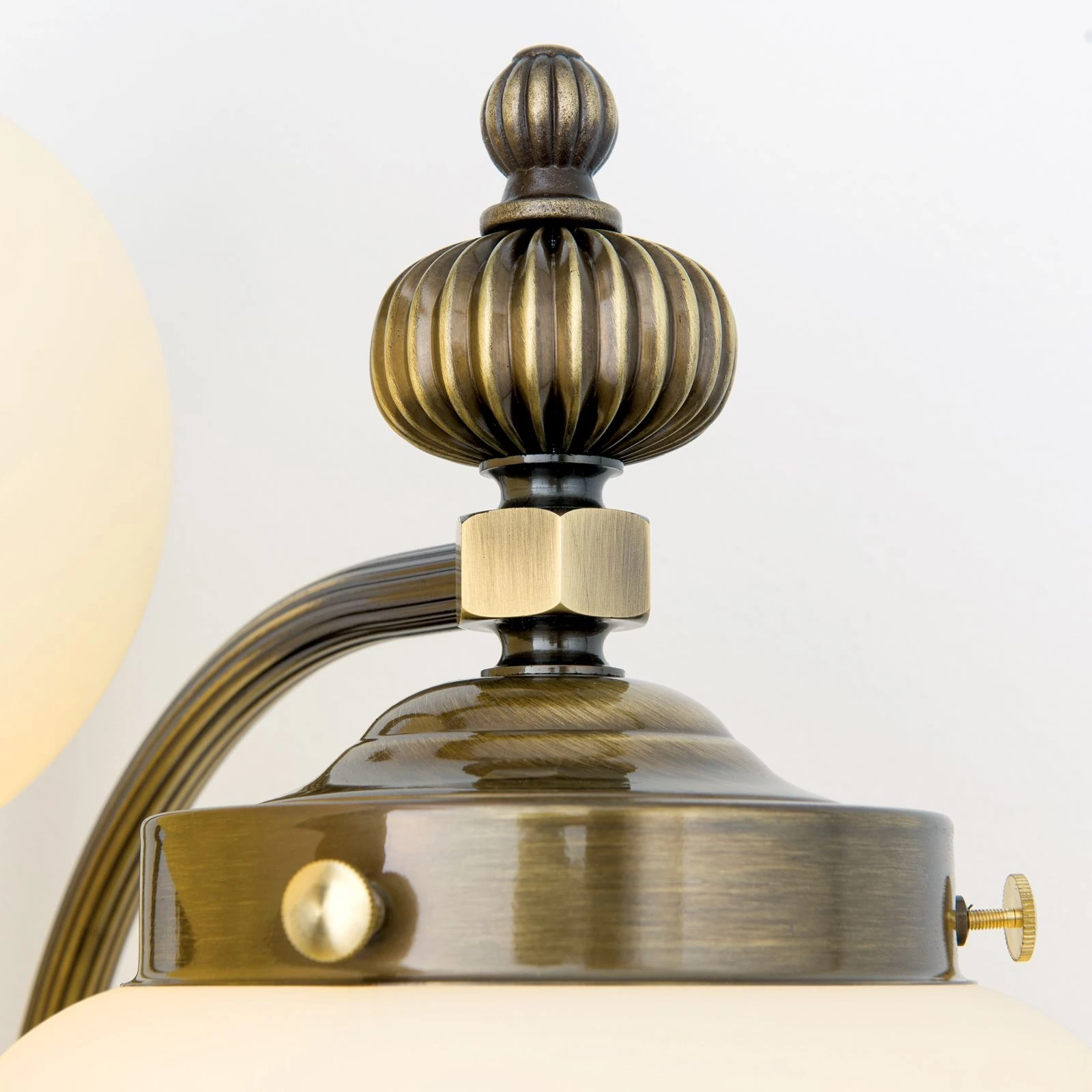 Zidna lampa WIENER NOSTALGIE, 3 izvora svetla, nadole, antik mesing, šampanj staklo - 5