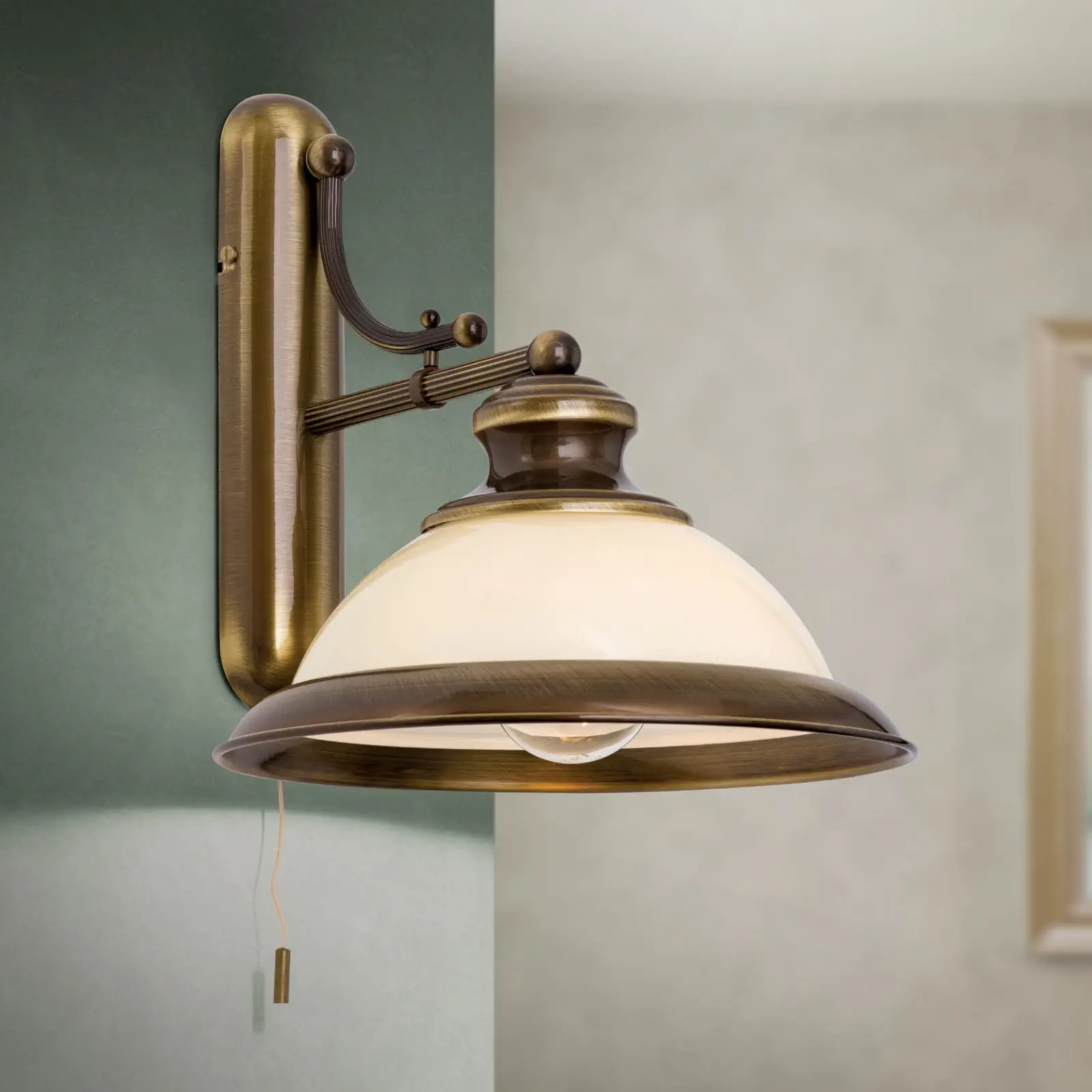 Zidna lampa AUSTRIAN OLD LAMP, antik mesing završna obrada, sa abažurom od šampanj stakla - 2