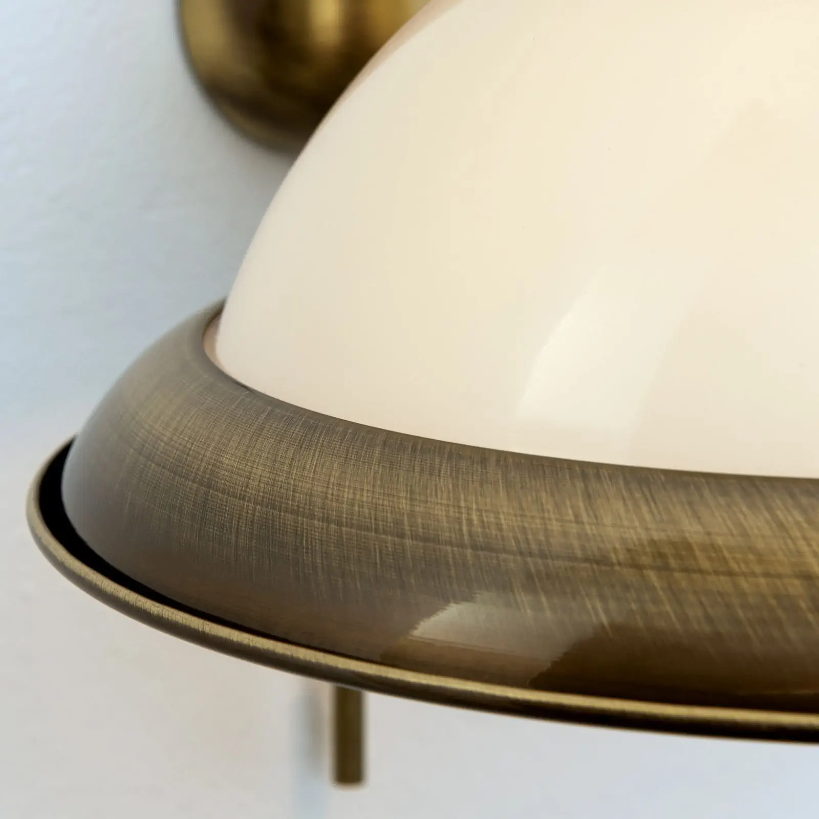 Zidna lampa AUSTRIAN OLD LAMP, antik mesing završna obrada, sa abažurom od šampanj stakla - 6