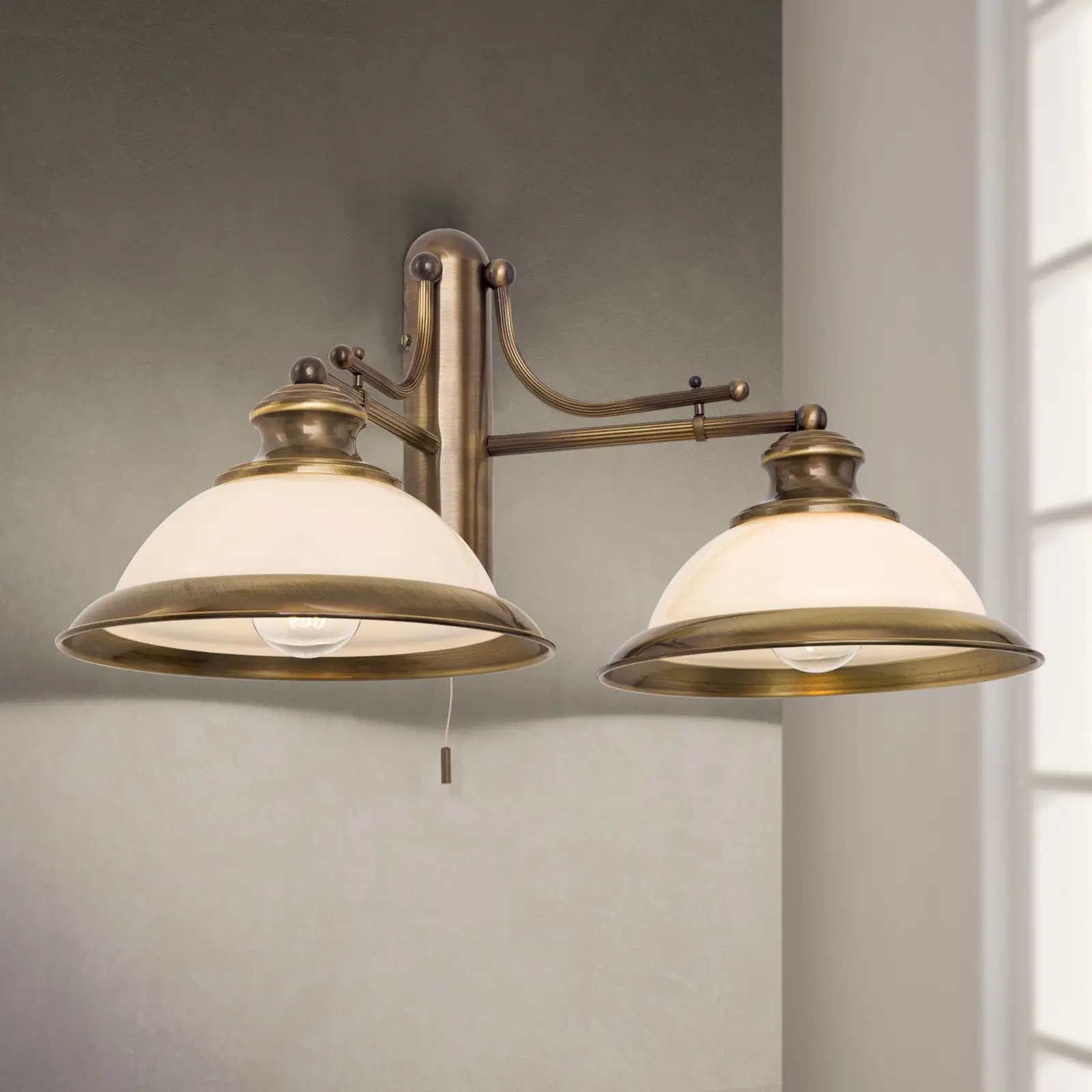 Zidna lampa AUSTRIAN OLD LAMP, antik mesing završna obrada, sa 2 abažura od šampanj stakla