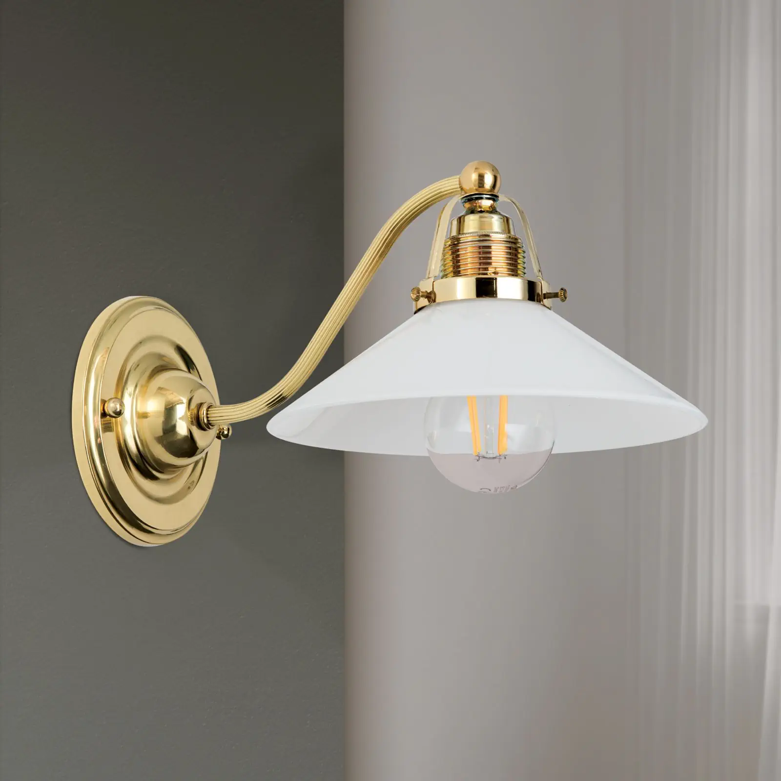 Zidna lampa ARTDESIGN, sa jednim izvorom svetla, sjajni mesing, sa opalnim staklom - 3