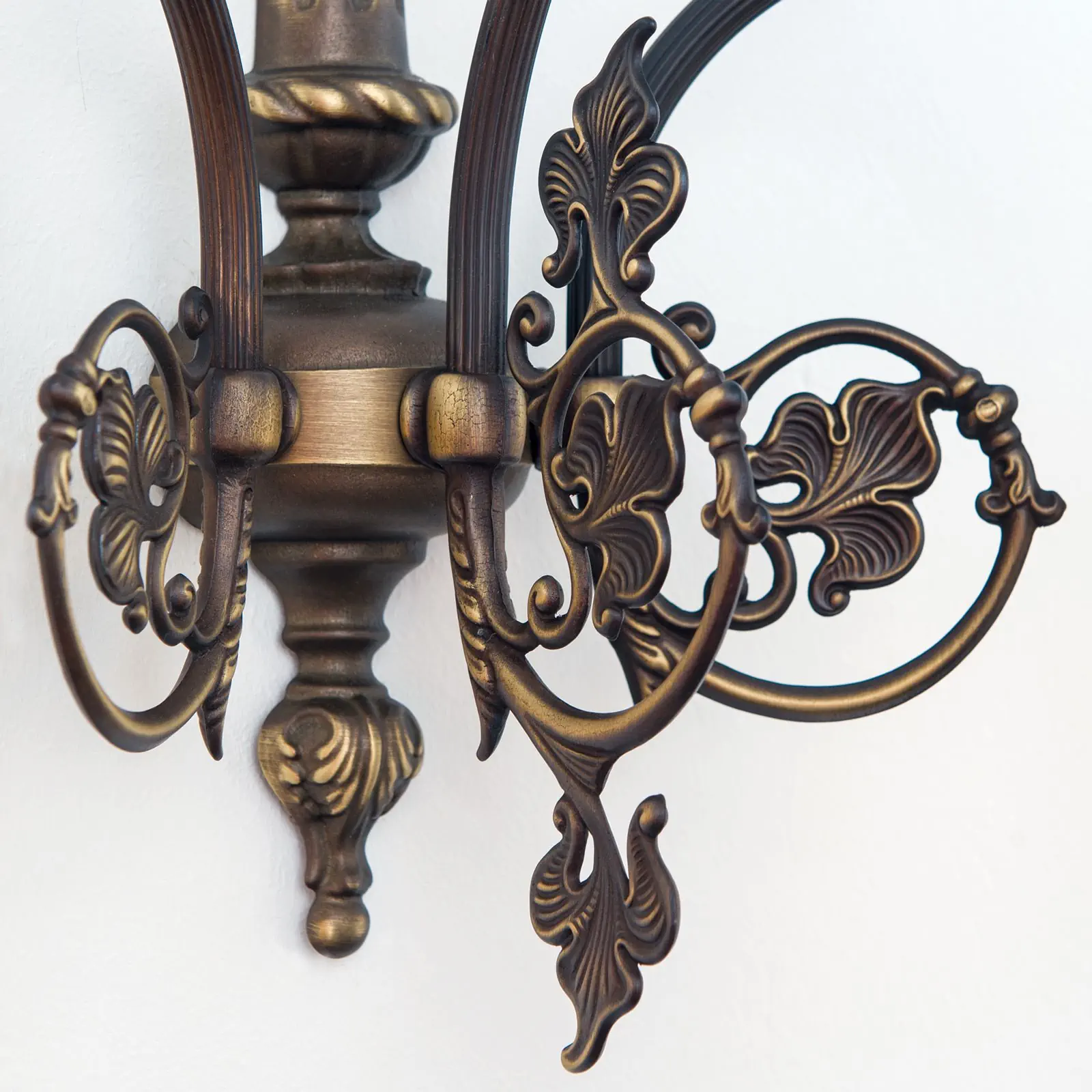 Zidna lampa TOSCA sa tri izvora svetla, stara patina - 5