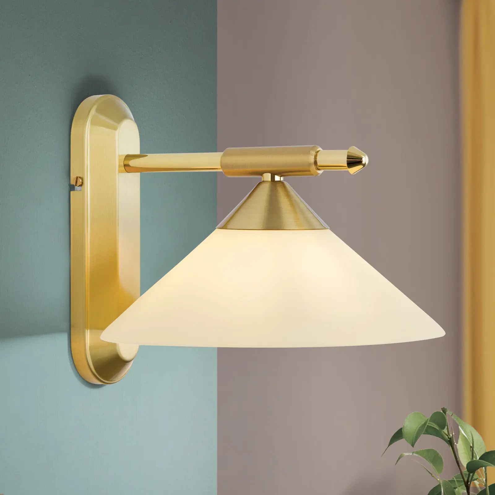 Zidna lampa ARTDESIGN, sa jednim izvorom svetla, mat mesing, sa staklom boje šampanjca