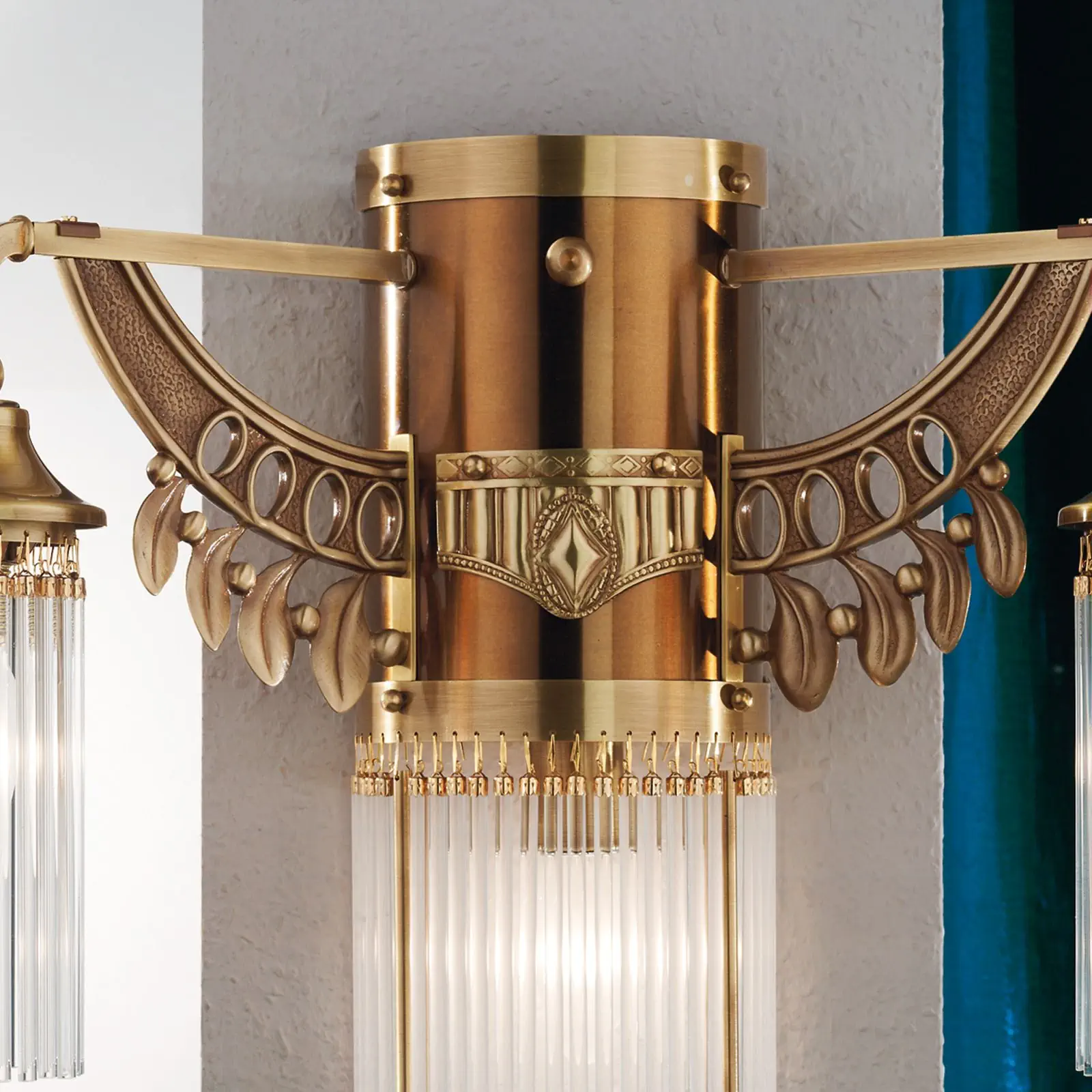 Zidna lampa ADELE, sa tri izvora svetla, stari mesing, sa staklenim štapićima - 3