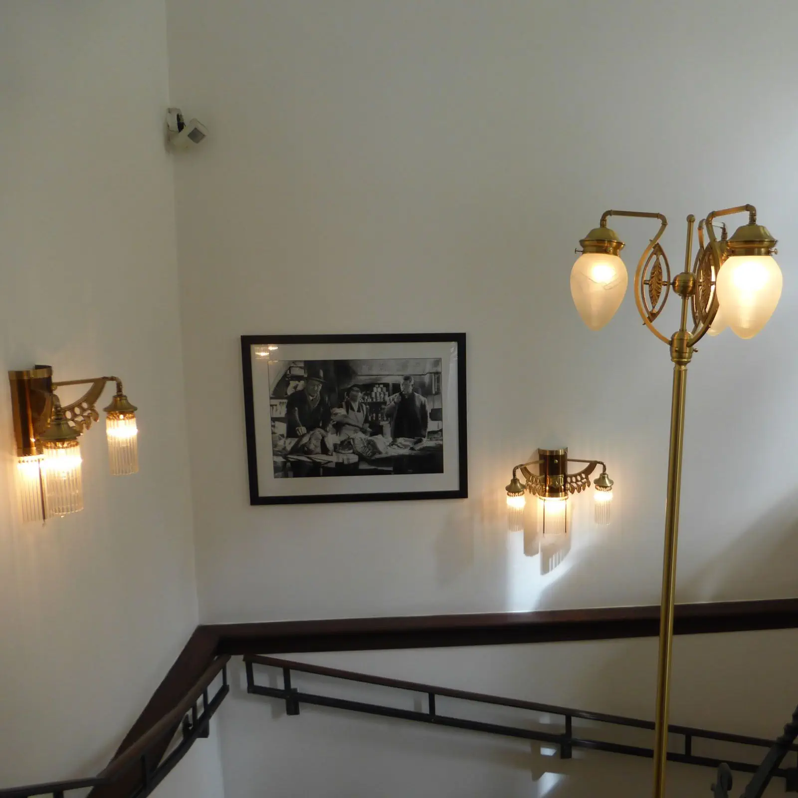 Zidna lampa ADELE, sa tri izvora svetla, stari mesing, sa staklenim štapićima - 5