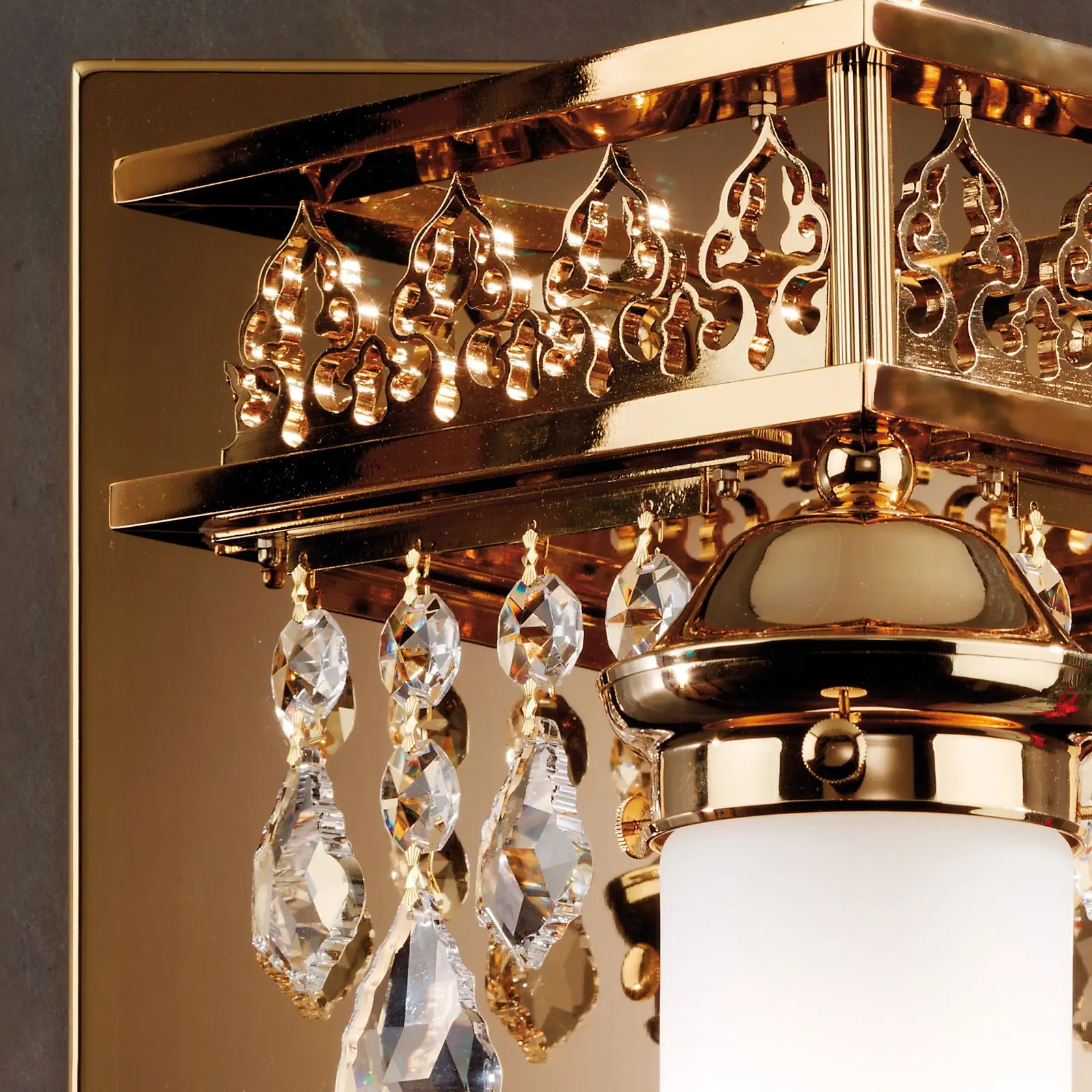 Zidna lampa ORIONtal, sa jednim izvorom svetla, pozlaćena, sa providnim kristalnim visećim lampama - 2