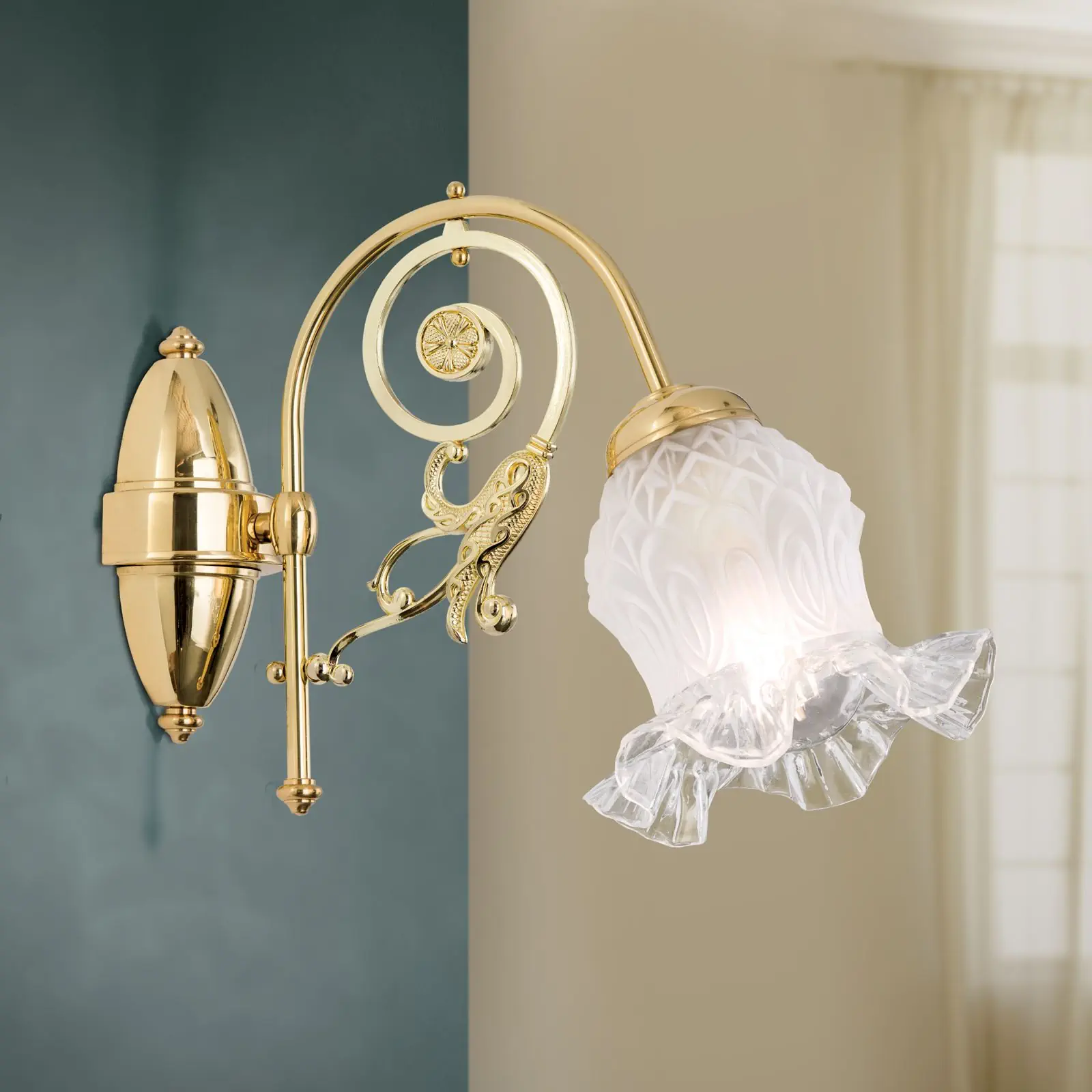 Zidna lampa RINGSTRASSE, sjajna mesingana završna obrada sa dekorisanim staklom - 2