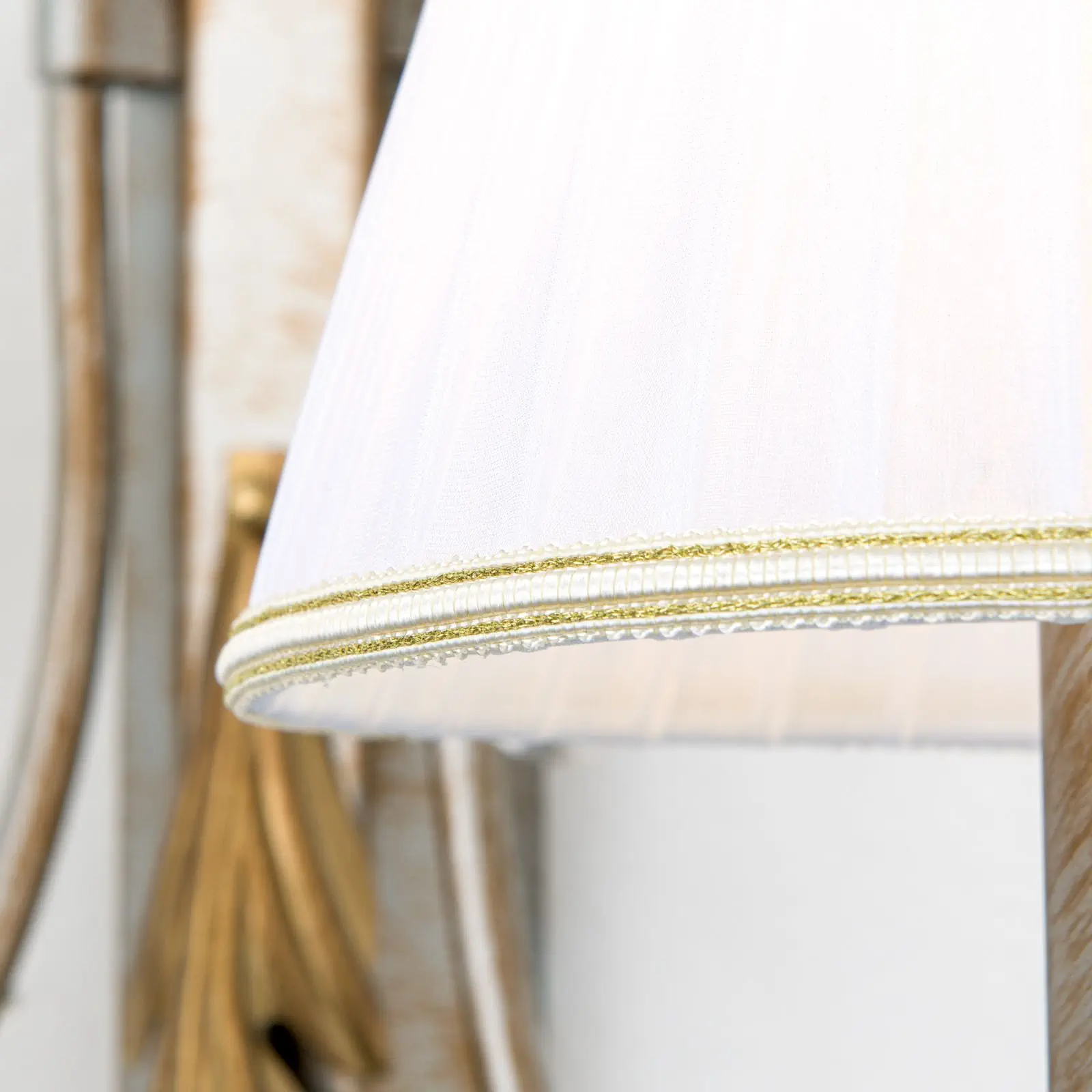 Zidna lampa MIRAMARE, srebrno-zlatna završna obrada, sa dva izvora svetla, sa belim organza abažurima - 5