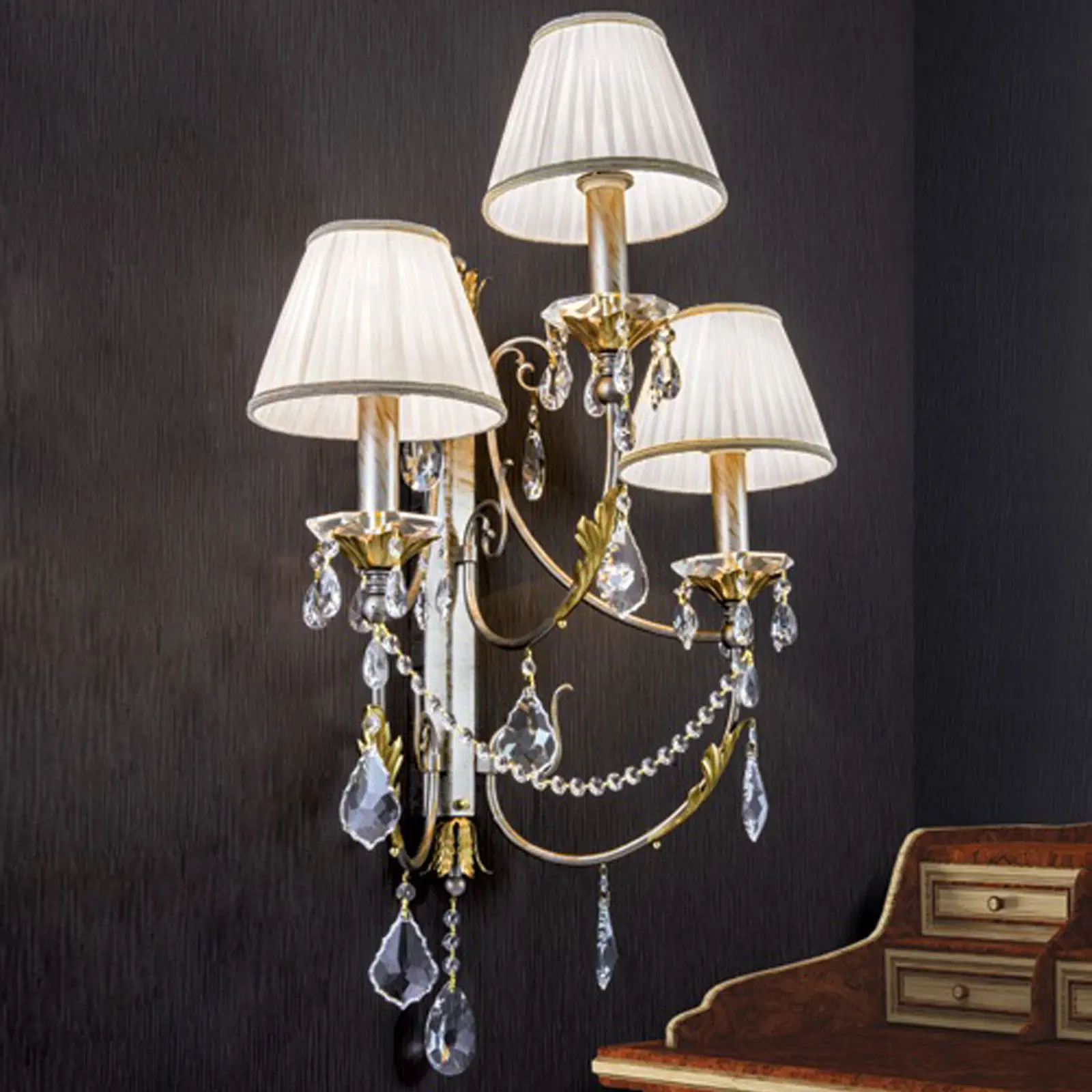 Zidna lampa MIRAMARE, sa tri izvora svetla, srebrno-zlatna, sa belim organza abažurima - 1