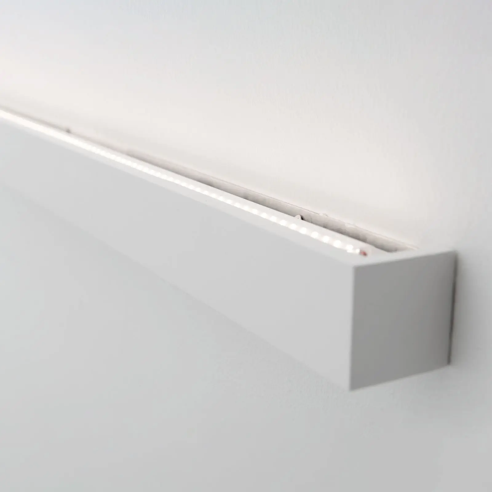 Zidna lampa LINEAR, bela, 65cm - 6