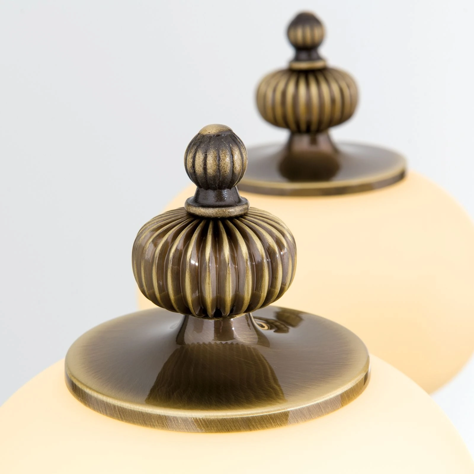 Stona lampa WIENER NOSTALGIE, 3 izvora svetla, antik mesing, šampanj staklo - 5