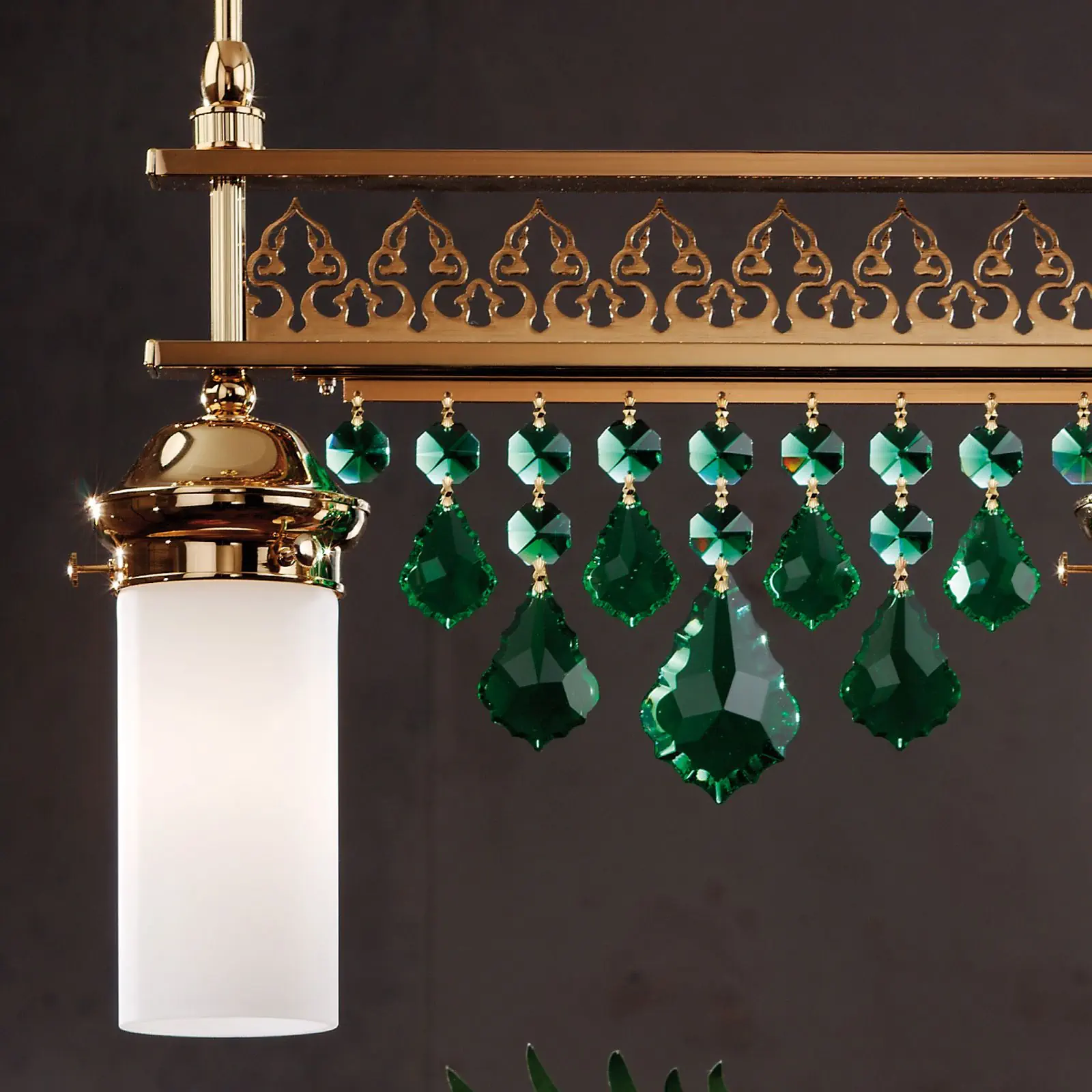 Viseća lampa ORIONtal, 3 izvora svetla, zlato, sa zelenim kristalnim privescima - 2