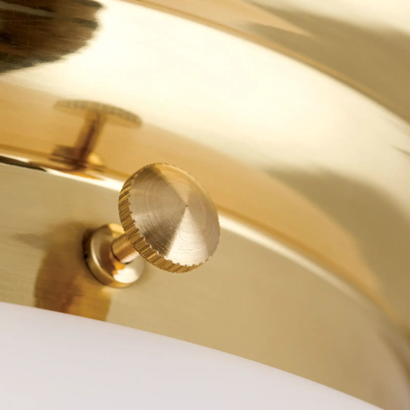 Plafonska lampa WIENER NOSTALGIE, sjajni mesing, sa opal-mat staklom, Ø 26 cm - 6