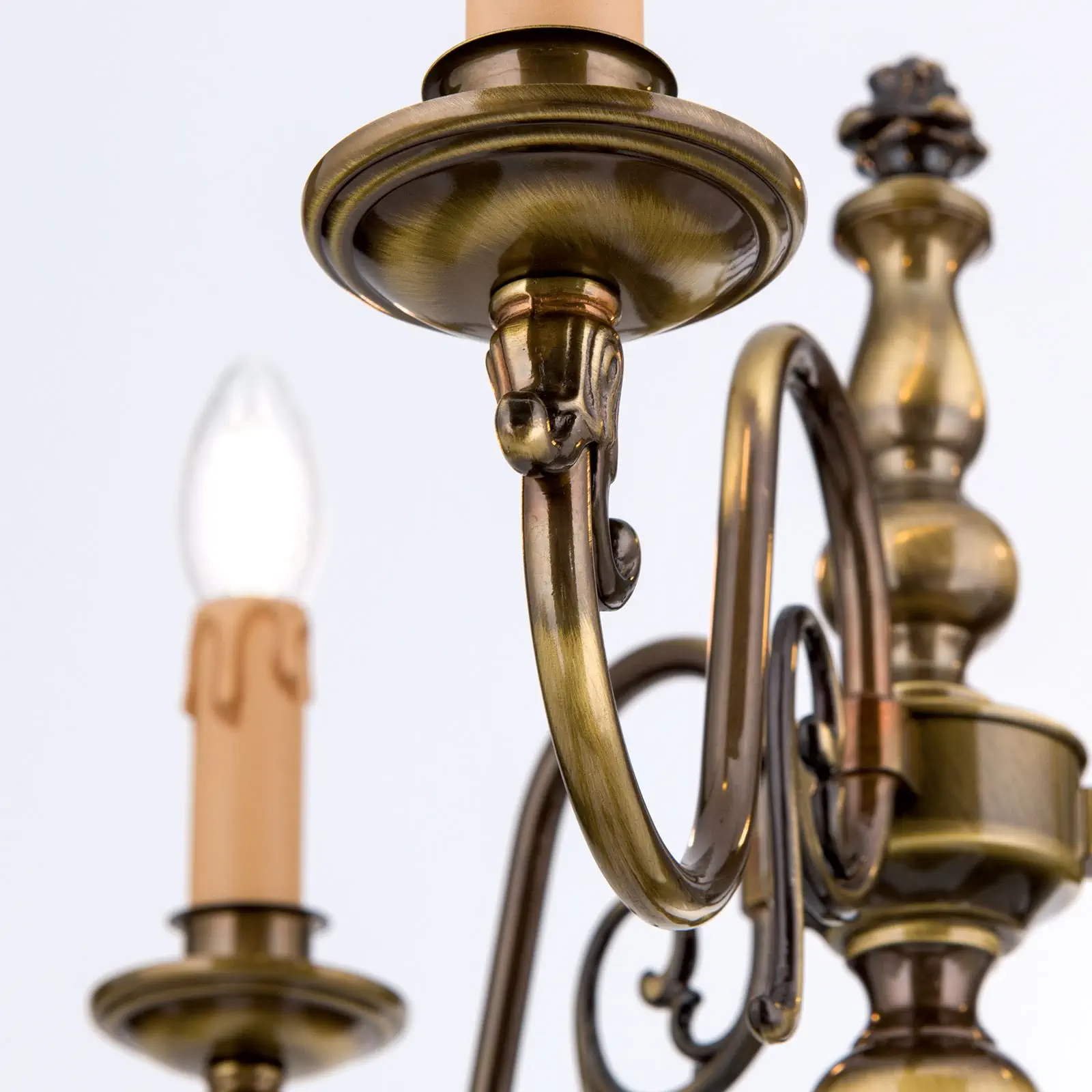 Stilizovana podna lampa FLÄMISCH, 3 držača sijalica, završna obrada u antiknom mesingu - 5