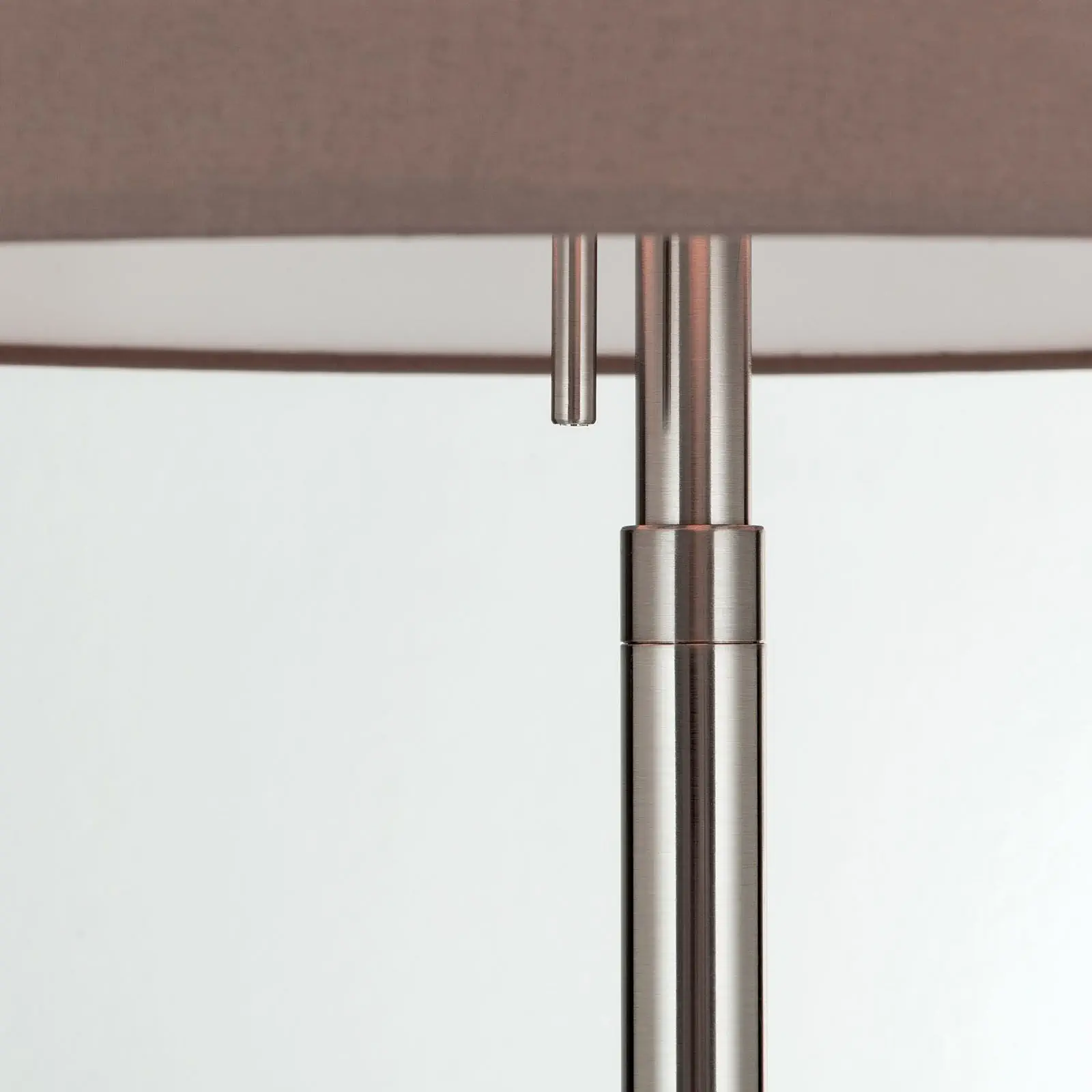 Podna lampa SHADE, saten, podesiva po visini, sa cilindričnim braon abažurom - 4