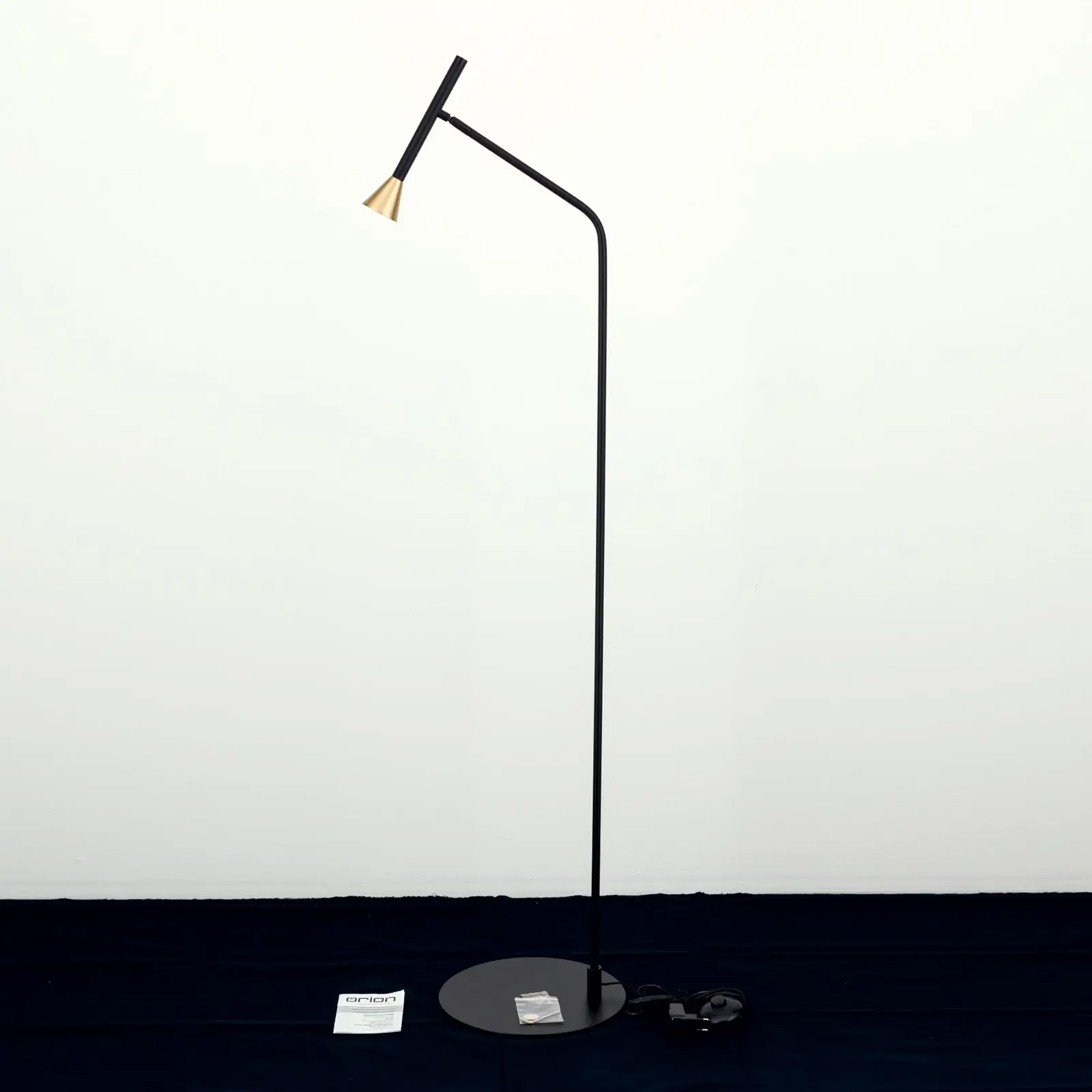 LED podna lampa ODEON, crna sa mesing abažurom - 8