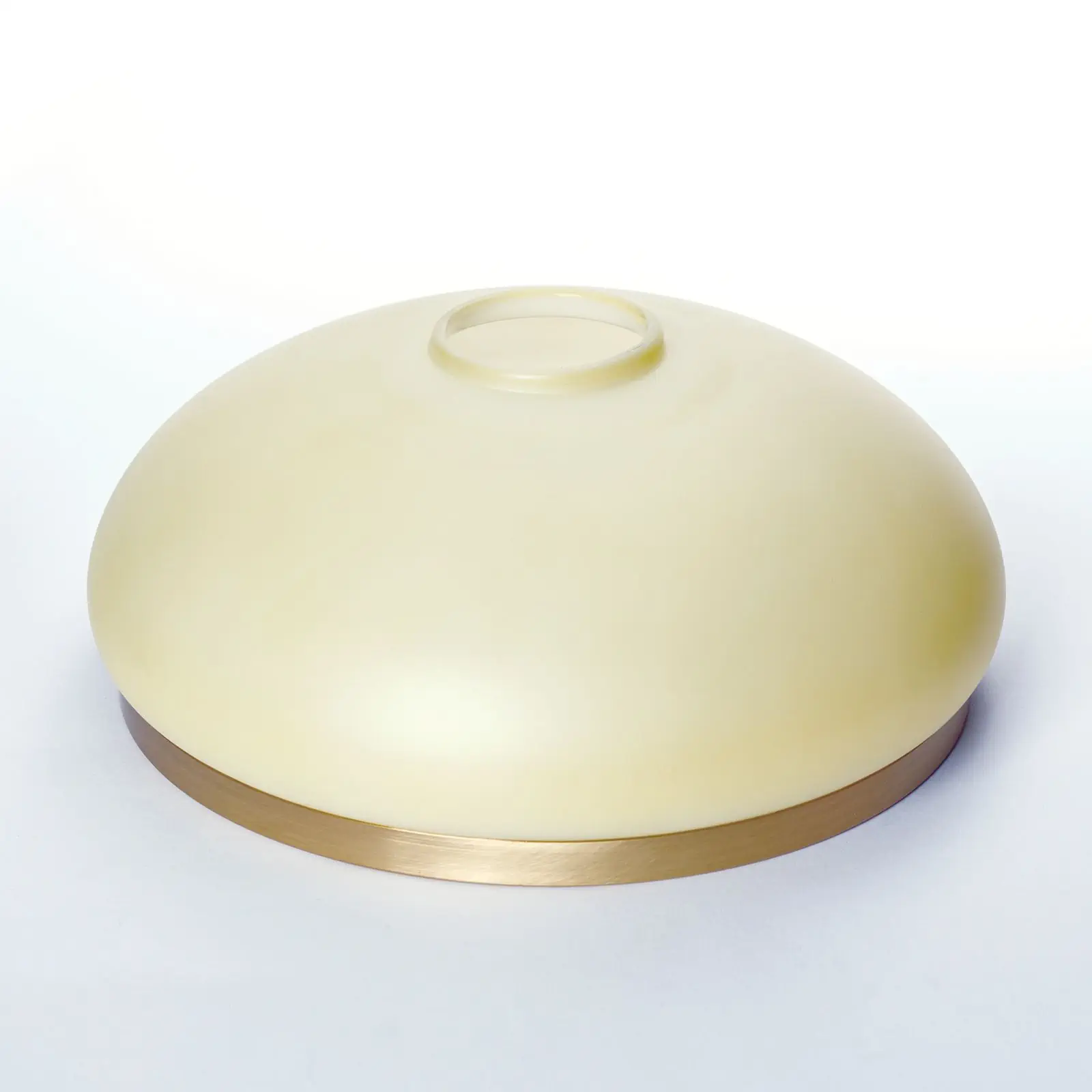 Stakleni abažur LANDHAUS 412, Ø 195 mm, šampanj mat sa mesinganim prstenom