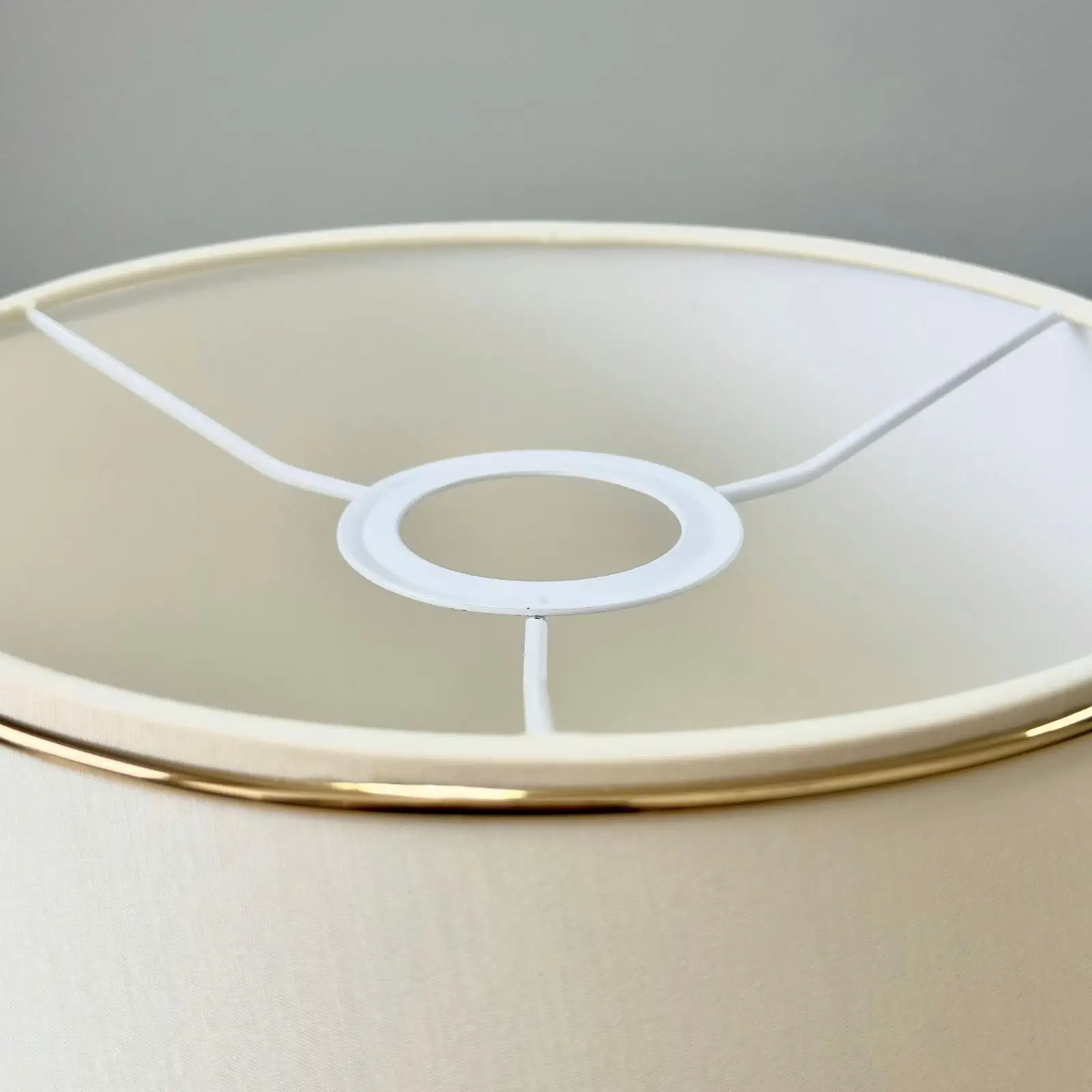 Tekstilni abažur 12-4426, Ø 320 mm, krem sa zlatnim rubom - 2